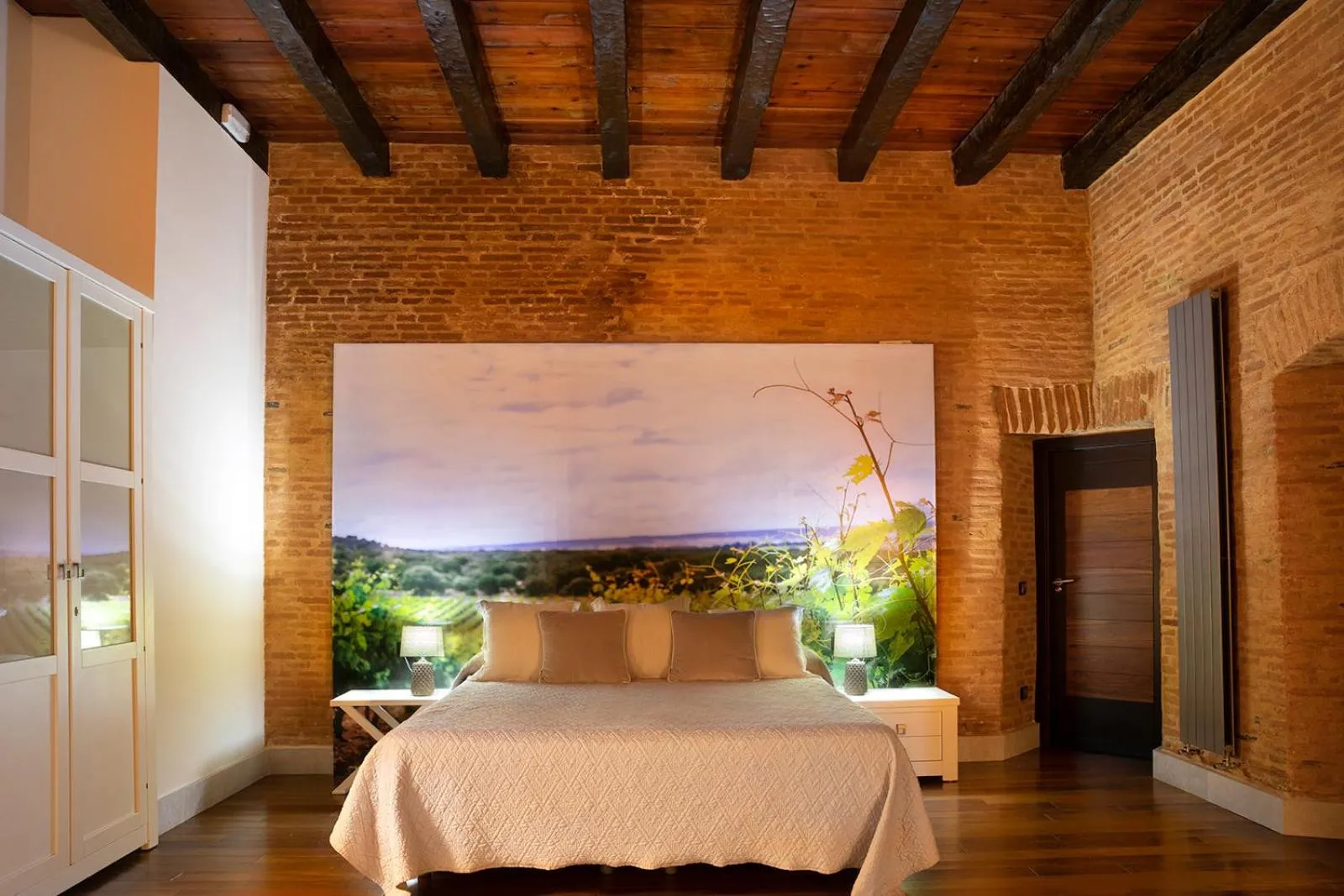 Bedroom, Bed in Castillo de Monte la Reina Posada Real & Bodega