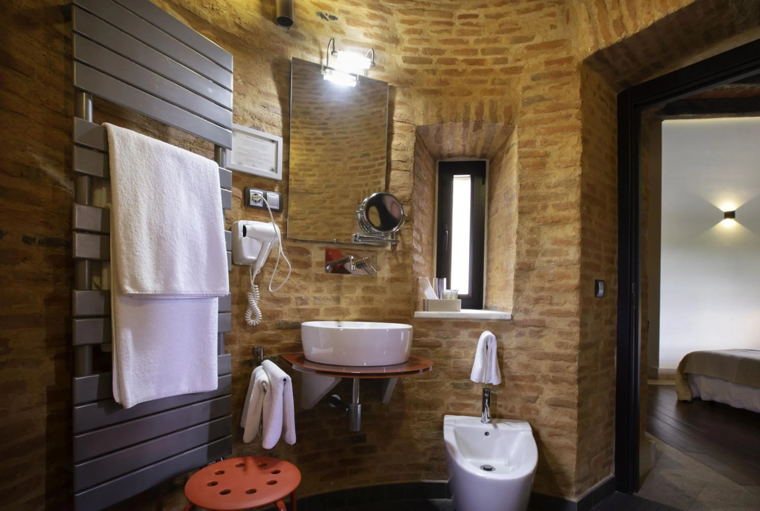 Shower in Castillo de Monte la Reina Posada Real & Bodega