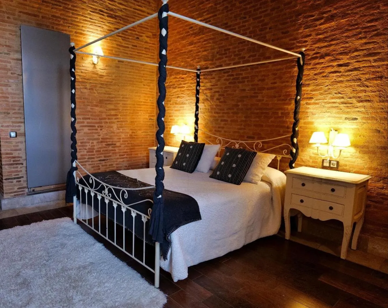 Bed in Castillo de Monte la Reina Posada Real & Bodega