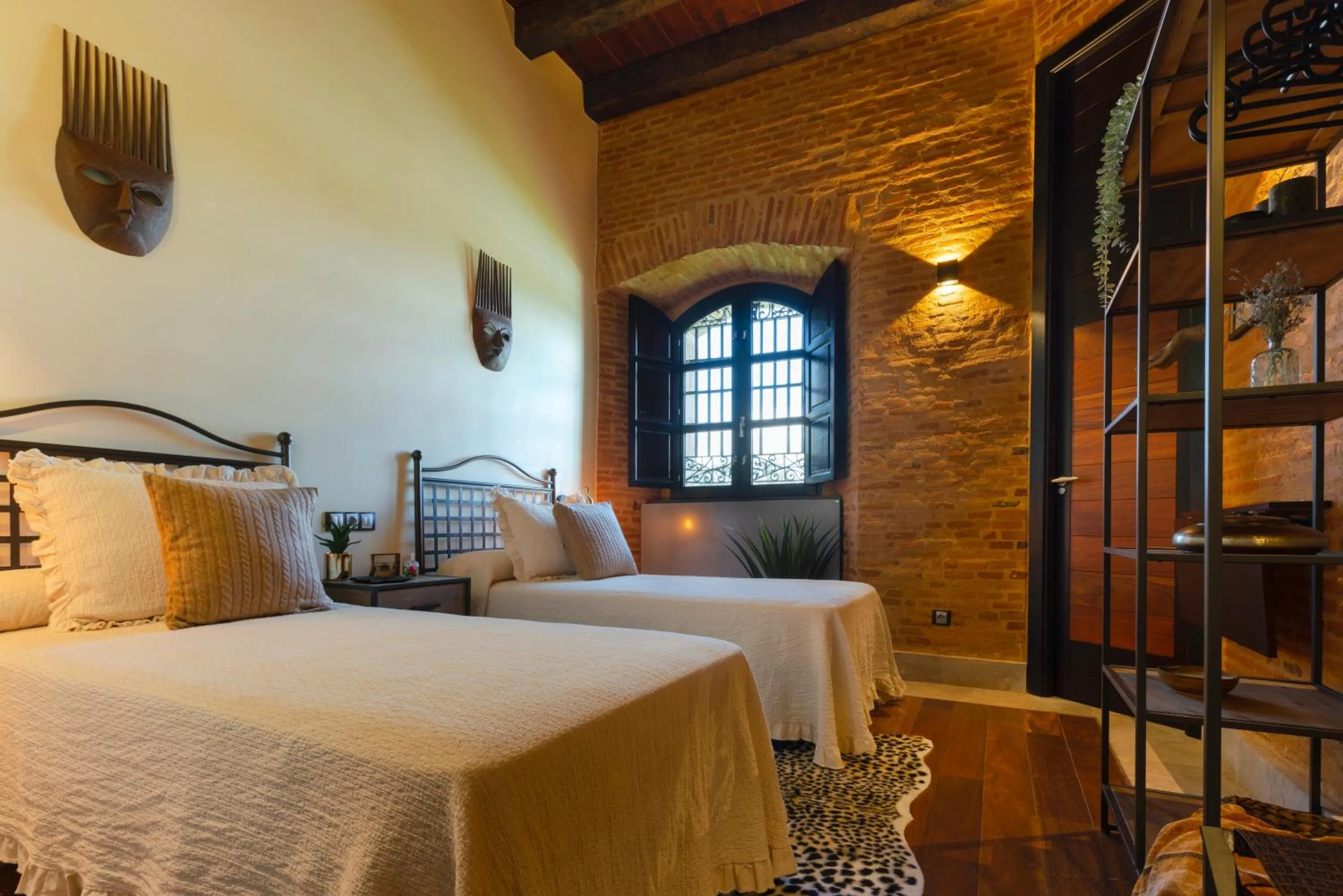 Photo of the whole room, Bed in Castillo de Monte la Reina Posada Real & Bodega