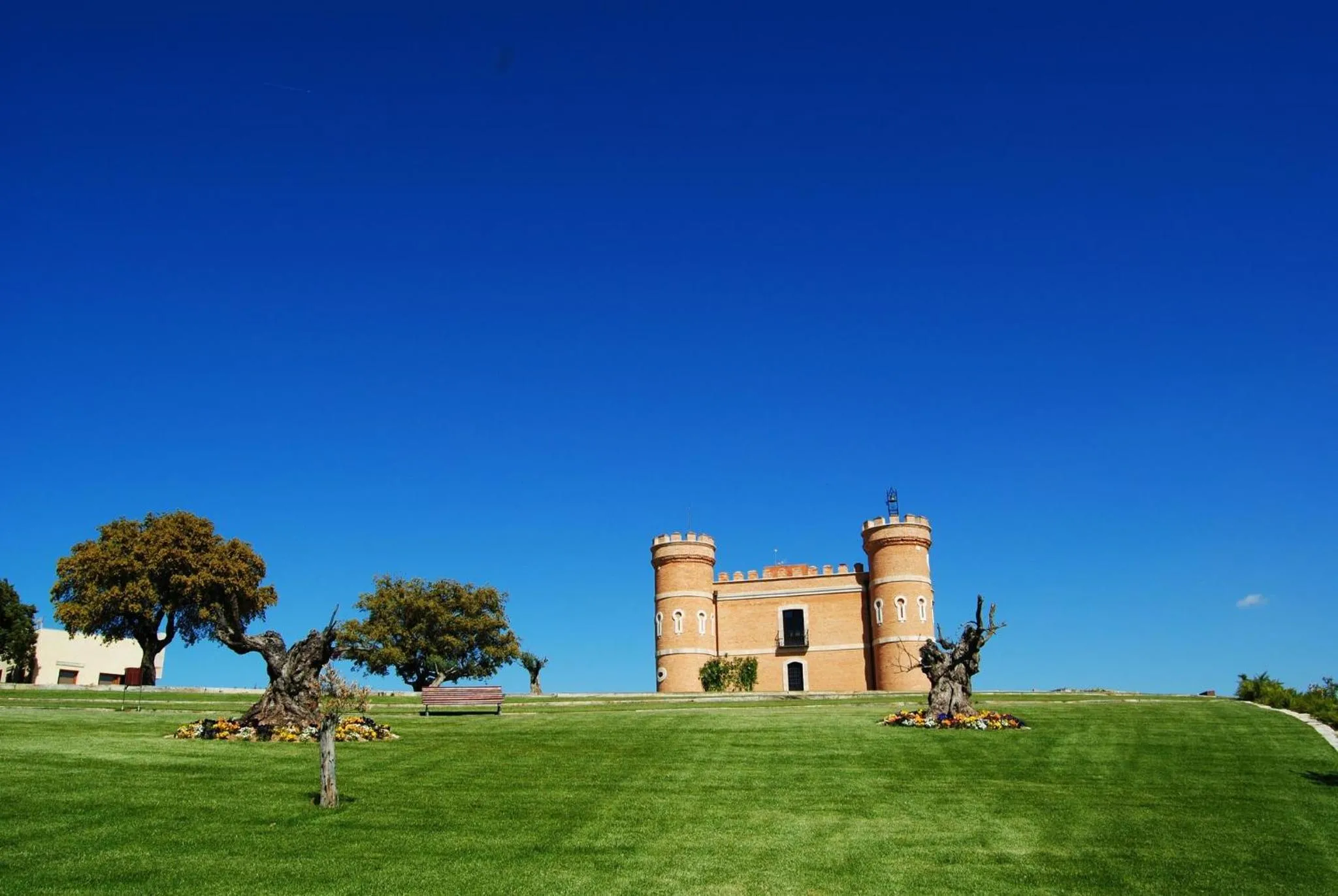 Property building in Castillo de Monte la Reina Posada Real & Bodega