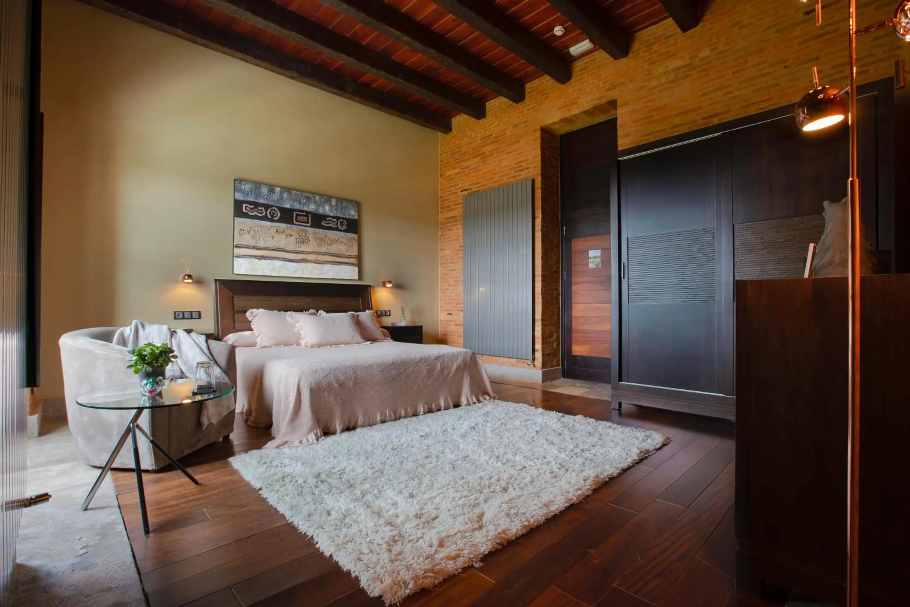Photo of the whole room, Bed in Castillo de Monte la Reina Posada Real & Bodega