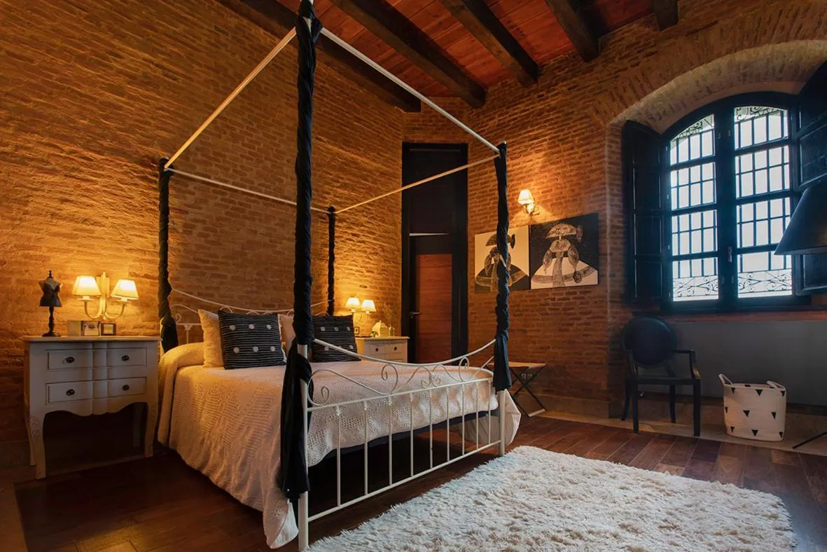 Photo of the whole room, Bed in Castillo de Monte la Reina Posada Real & Bodega