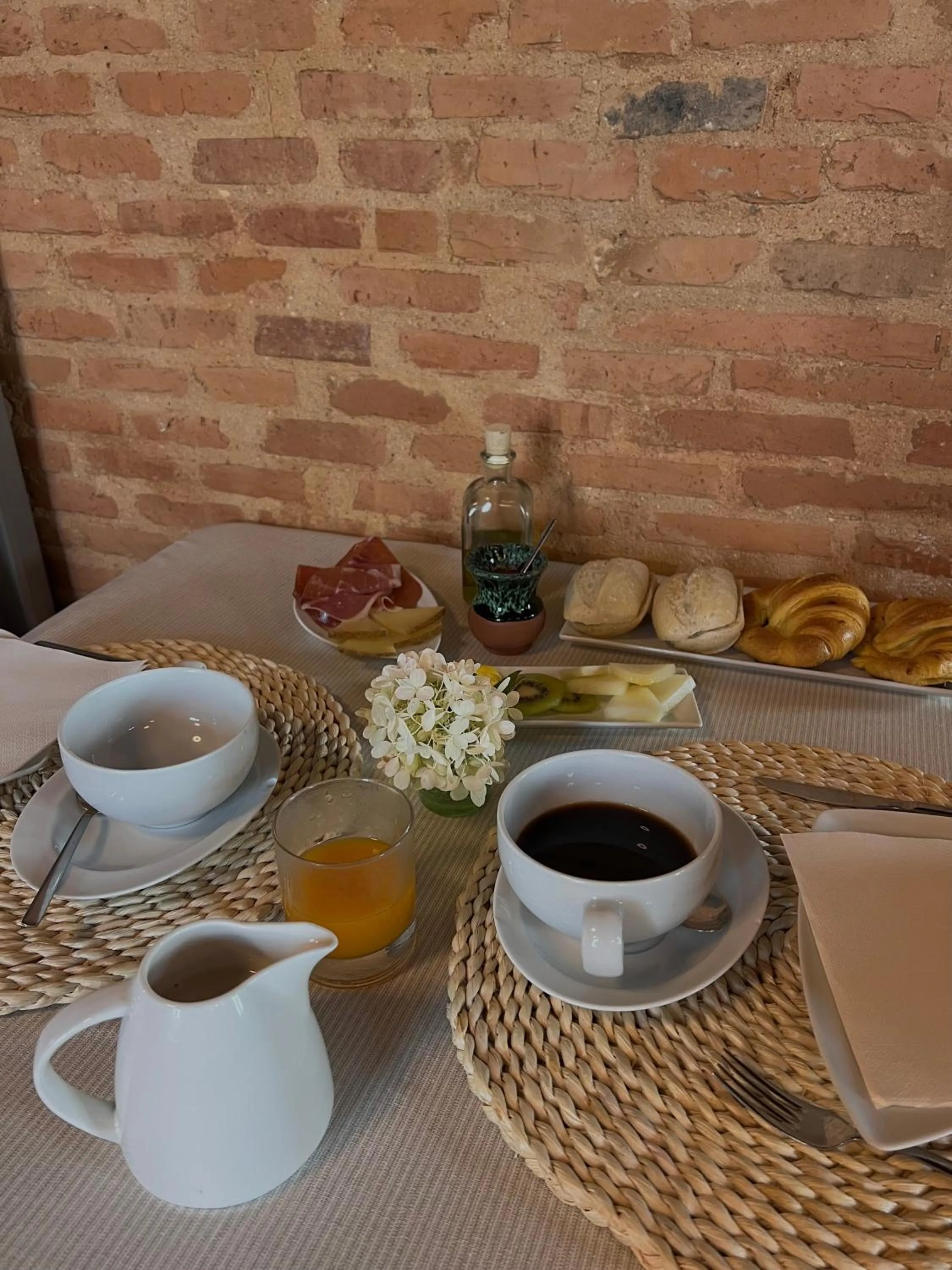 Breakfast in Castillo de Monte la Reina Posada Real & Bodega