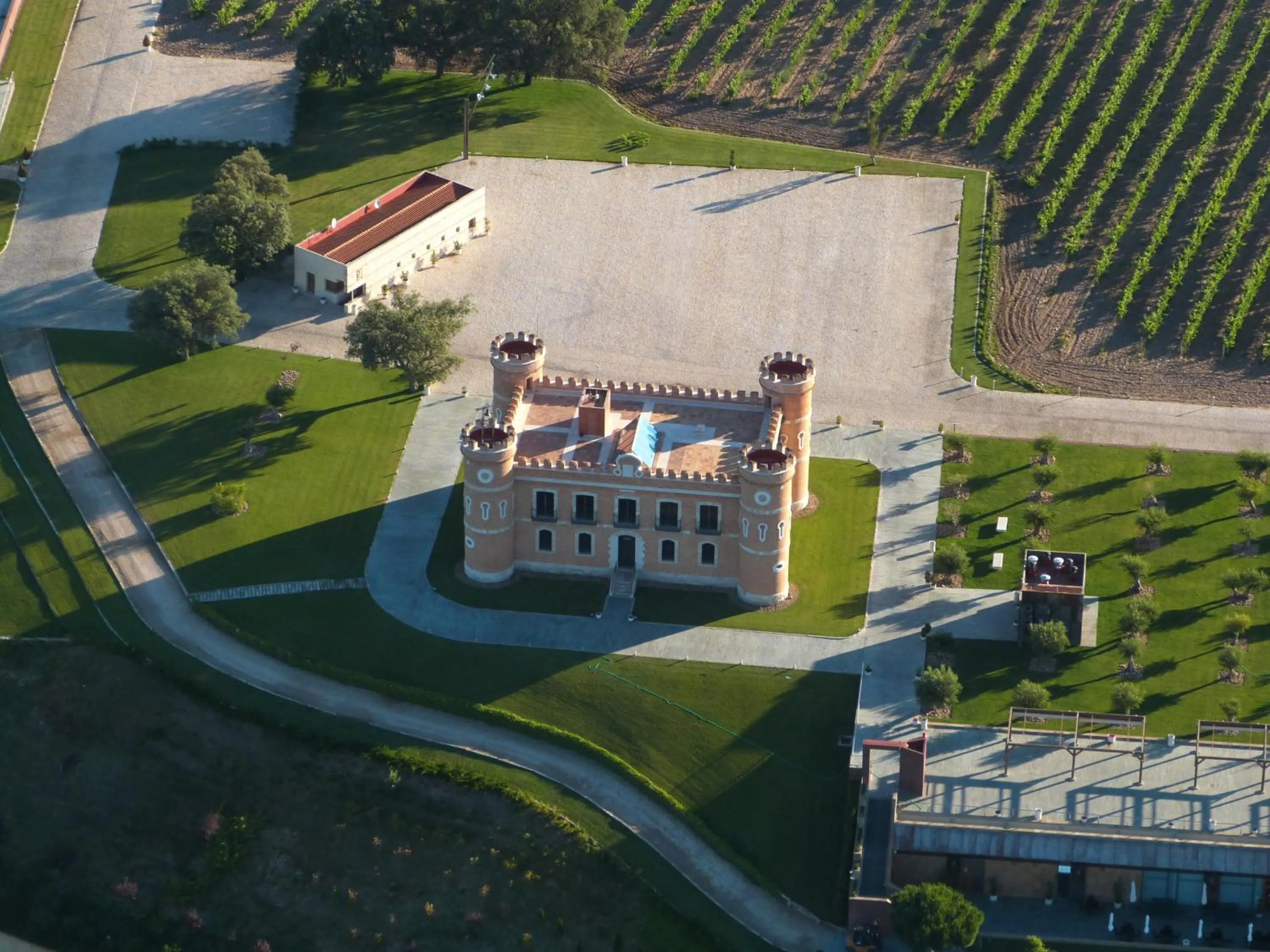 Property building in Castillo de Monte la Reina Posada Real & Bodega