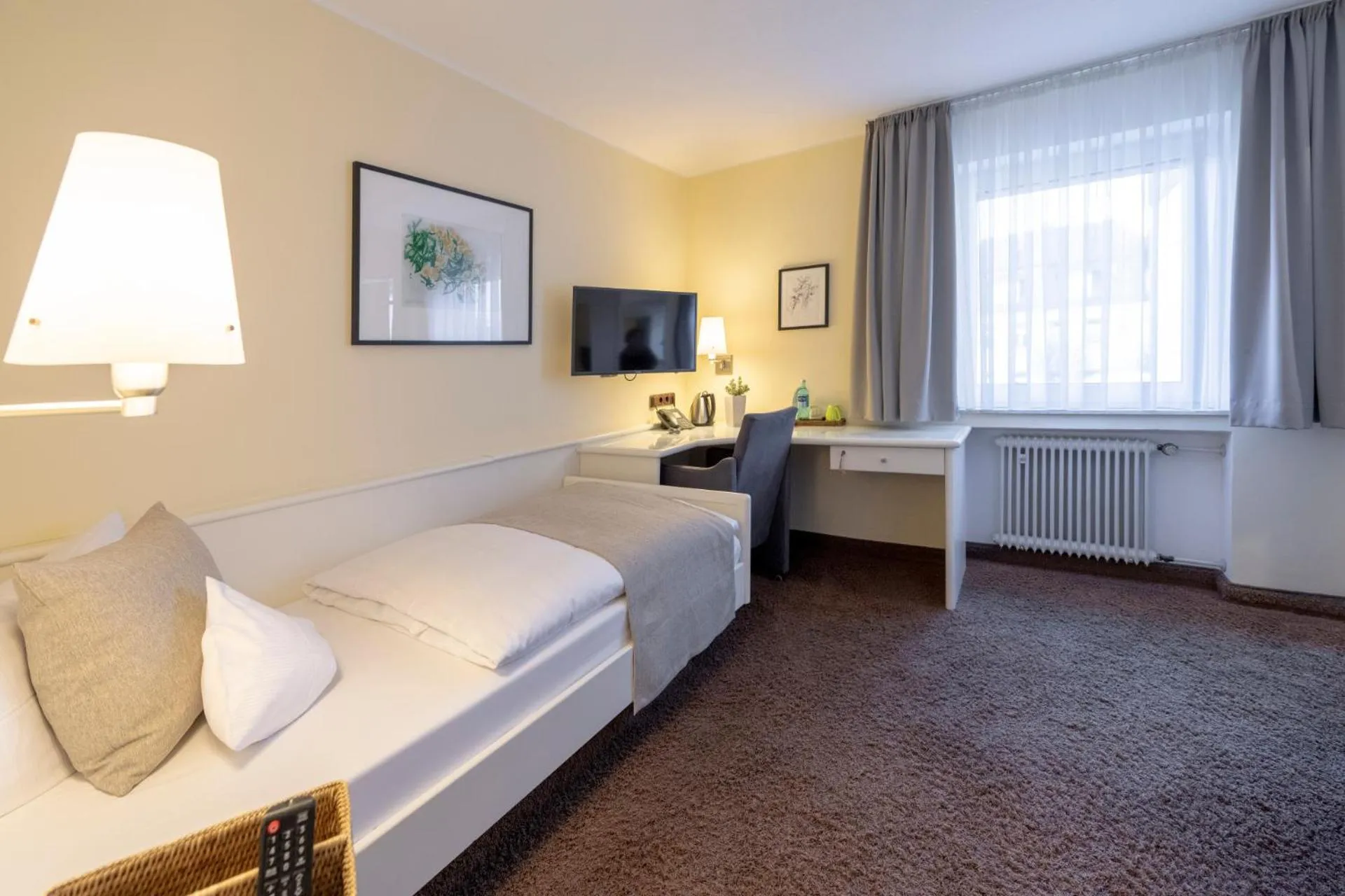 TV and multimedia, Bed in Hotel Deutscher Hof