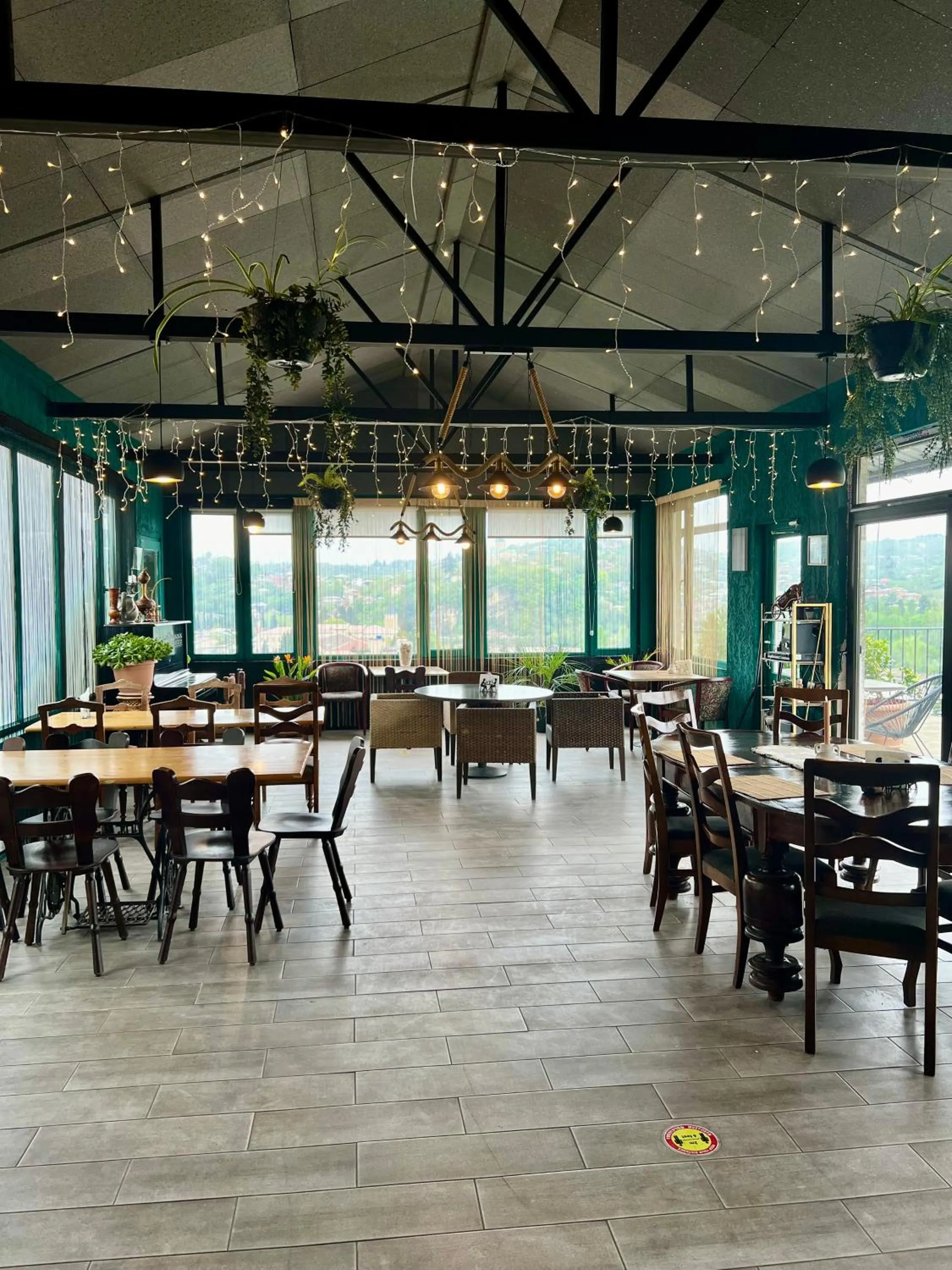 Restaurant/places to eat in Green Flower Boutique Hotel and Winery