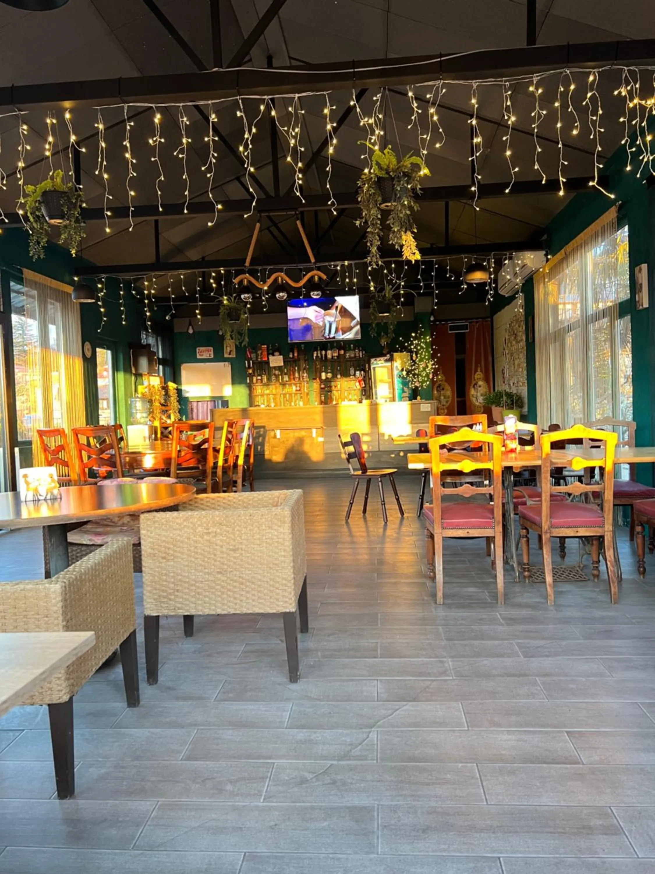 Restaurant/places to eat in Green Flower Boutique Hotel and Winery