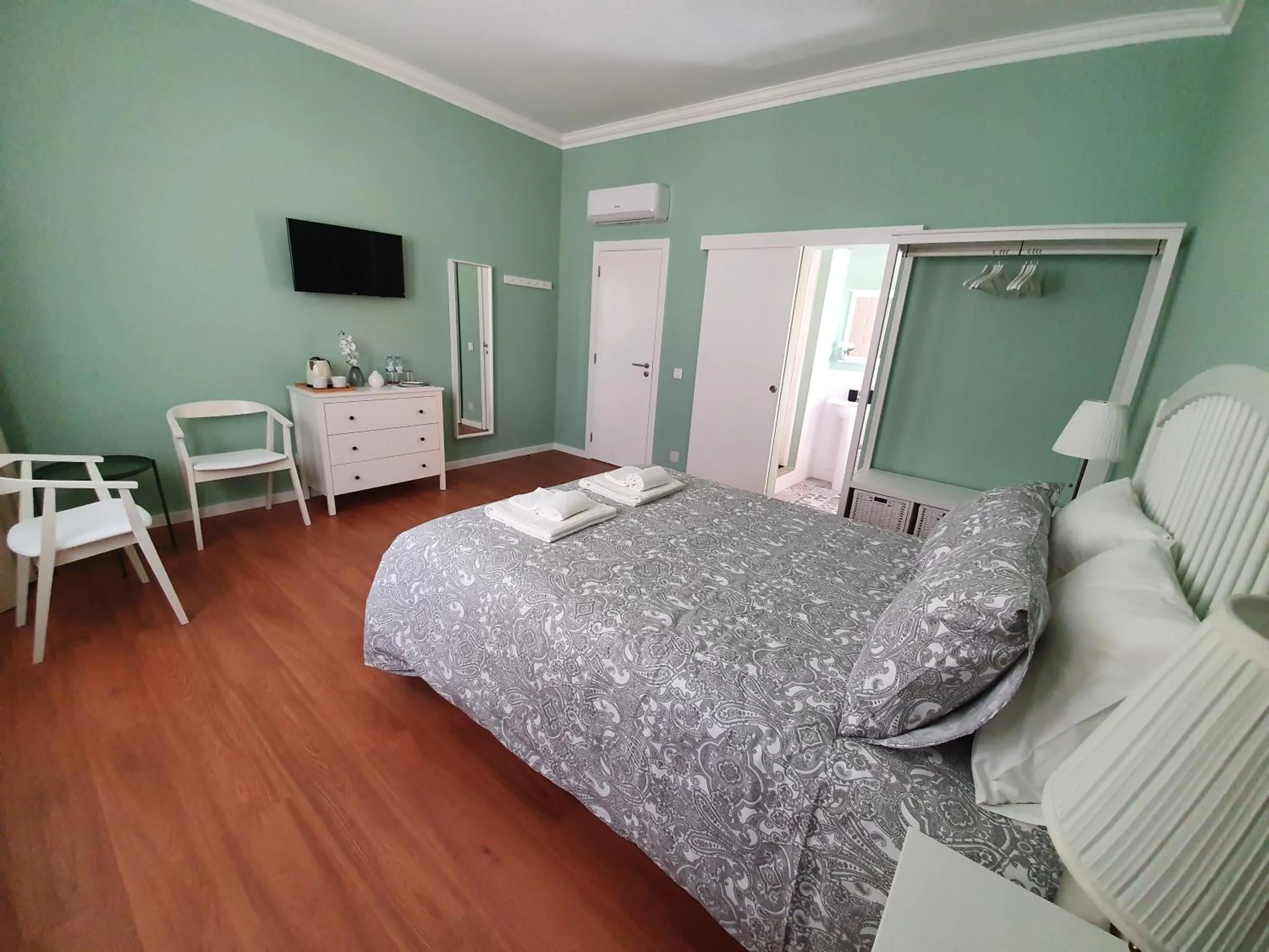 Bed in Inn Faro - Casa Amarela - Guest House