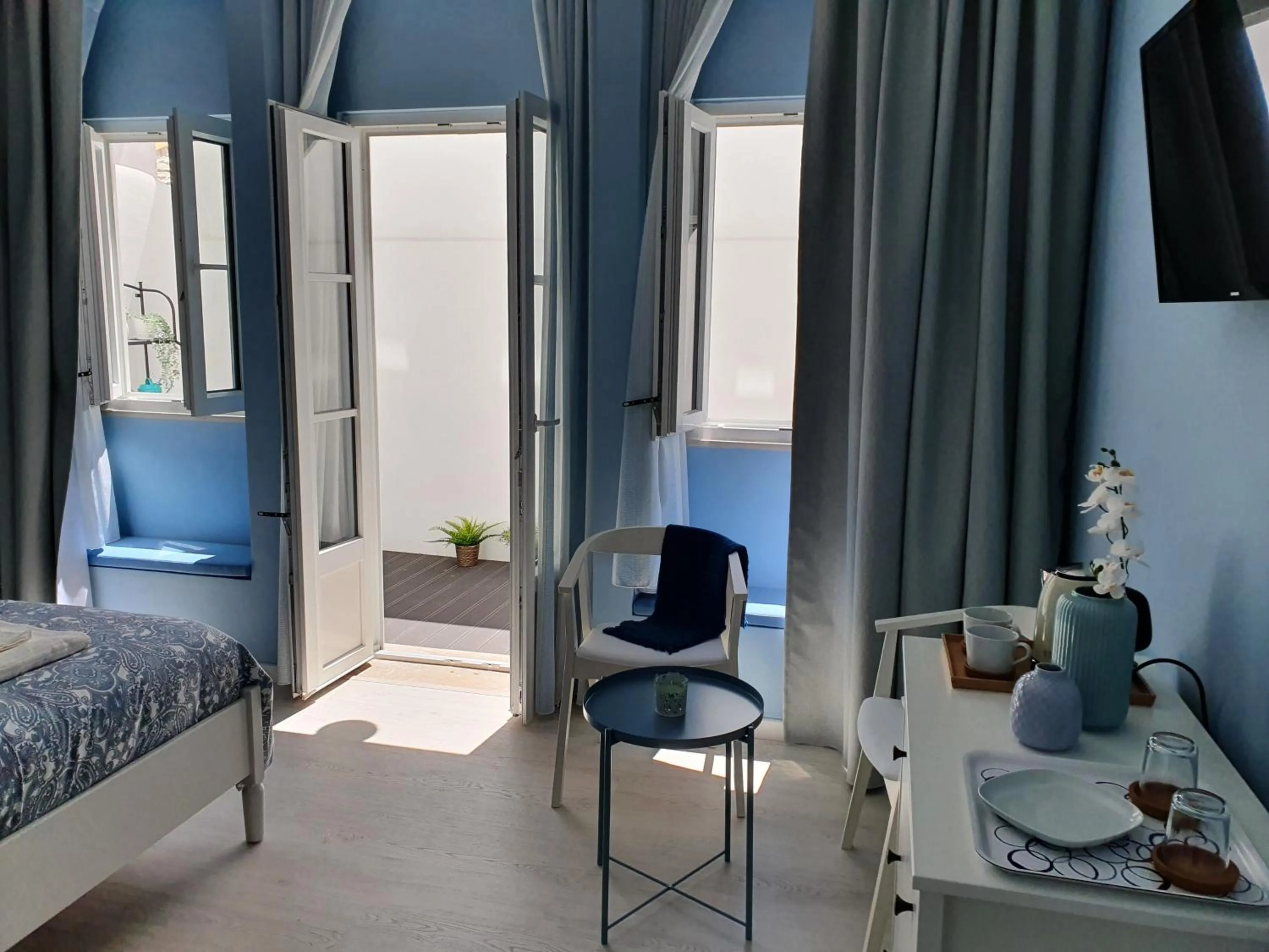 Coffee/tea facilities, Bed in Inn Faro - Casa Amarela - Guest House