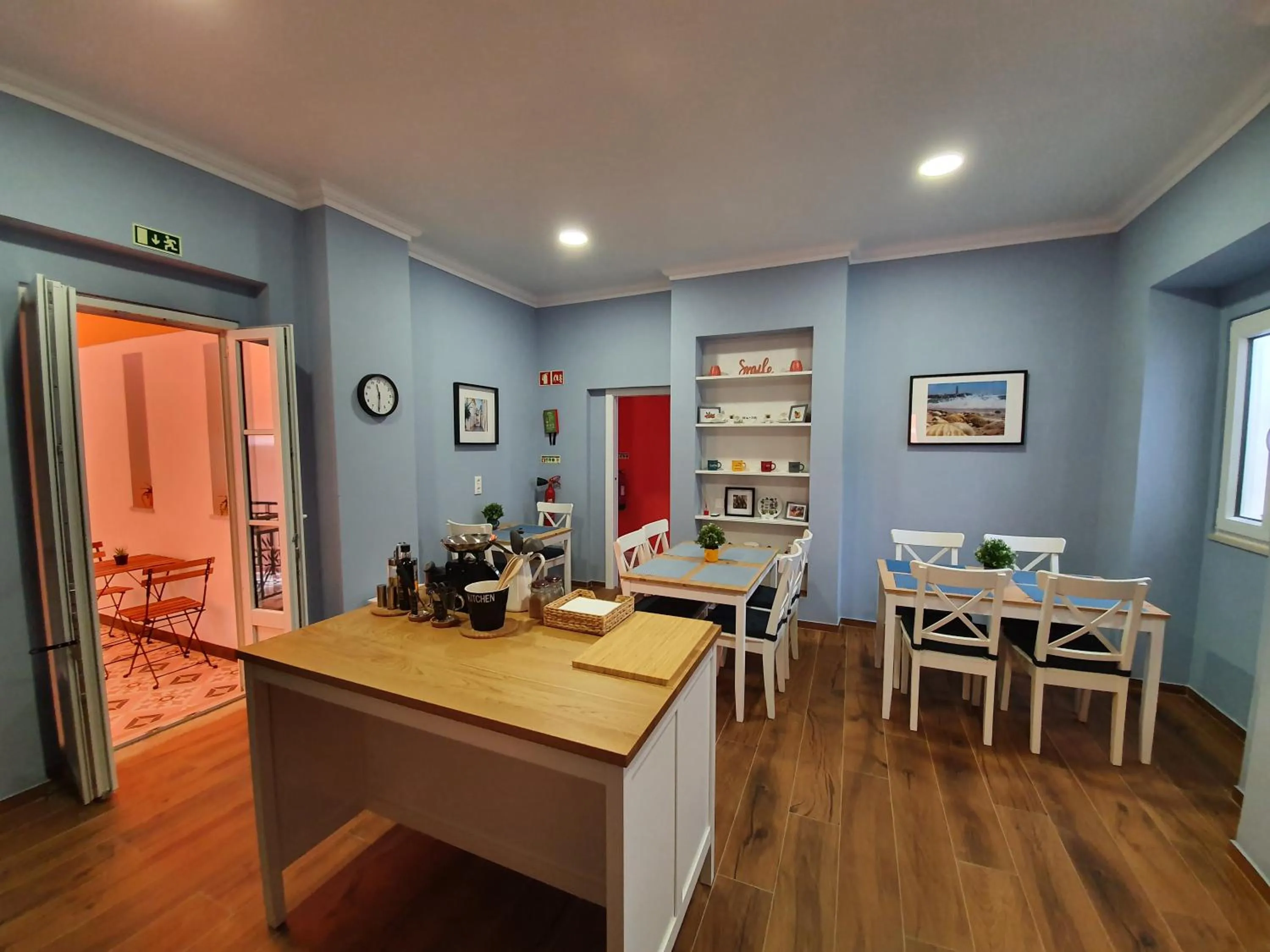 Communal kitchen in Inn Faro - Casa Amarela - Guest House