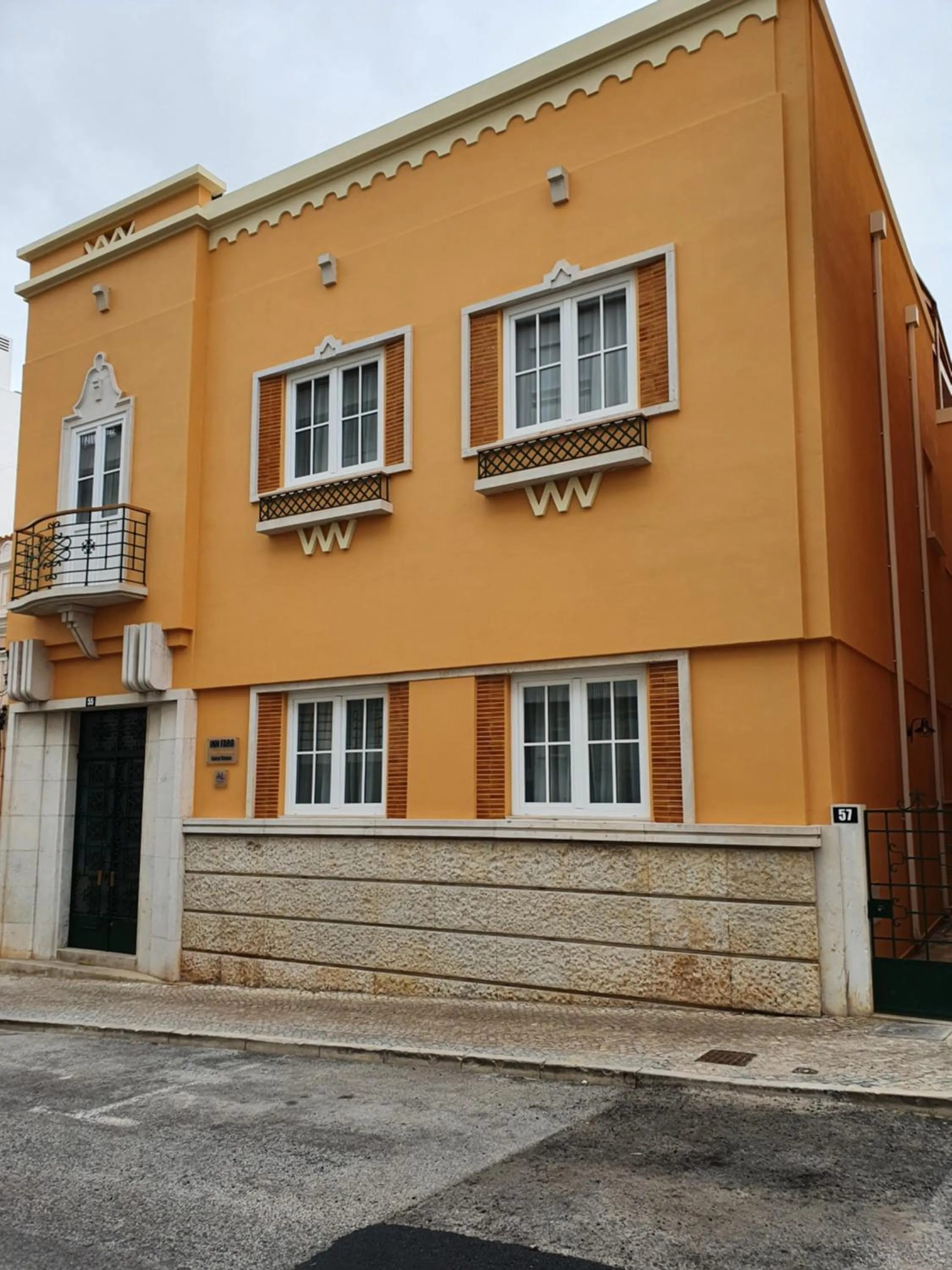 Property building in Inn Faro - Casa Amarela - Guest House