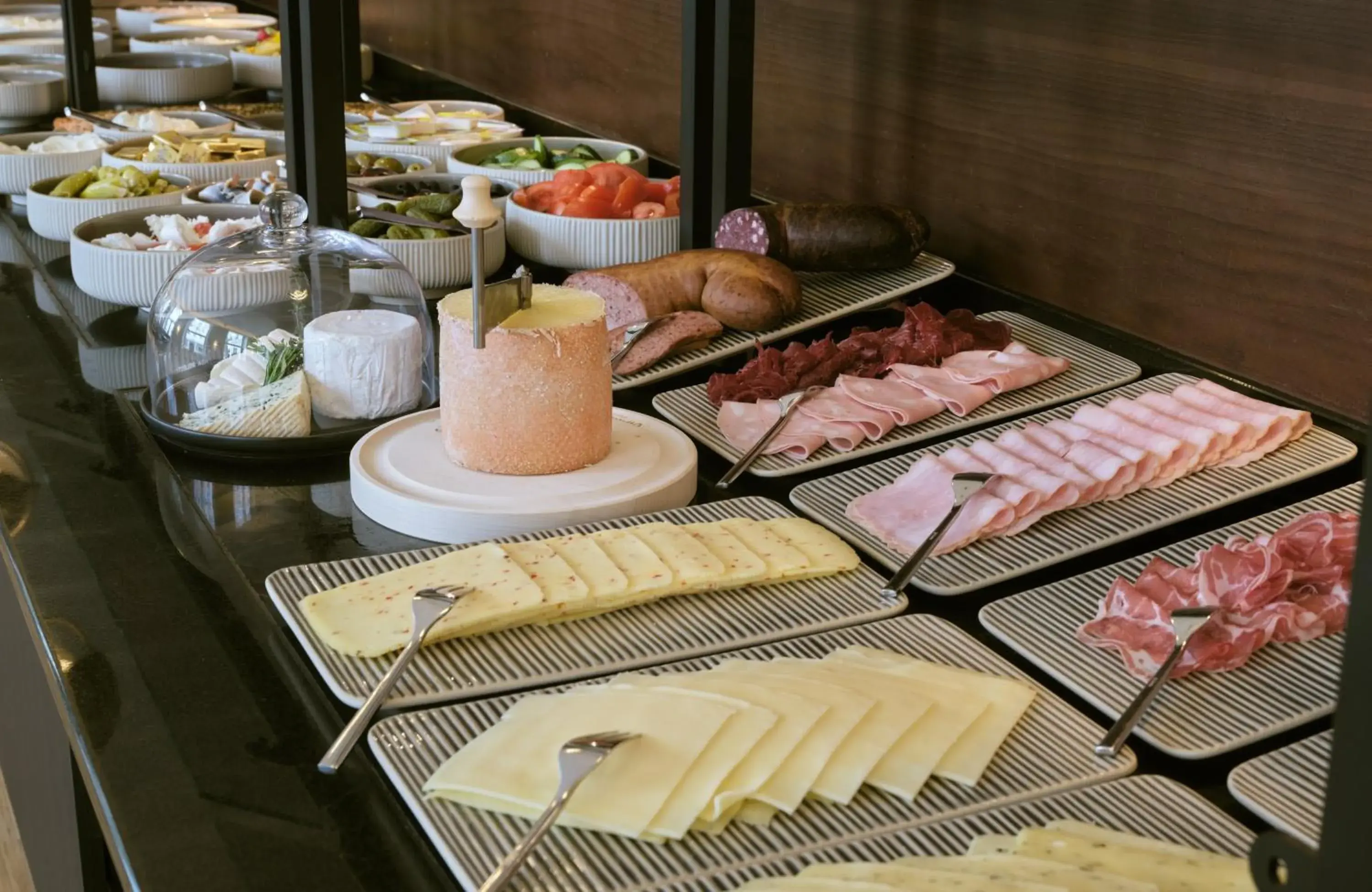 Buffet breakfast in Hotel Mannheimer Hof - Leonardo Limited Edition Buffet breakfast in Hotel Mannheimer Hof - Leonardo Limited Edition