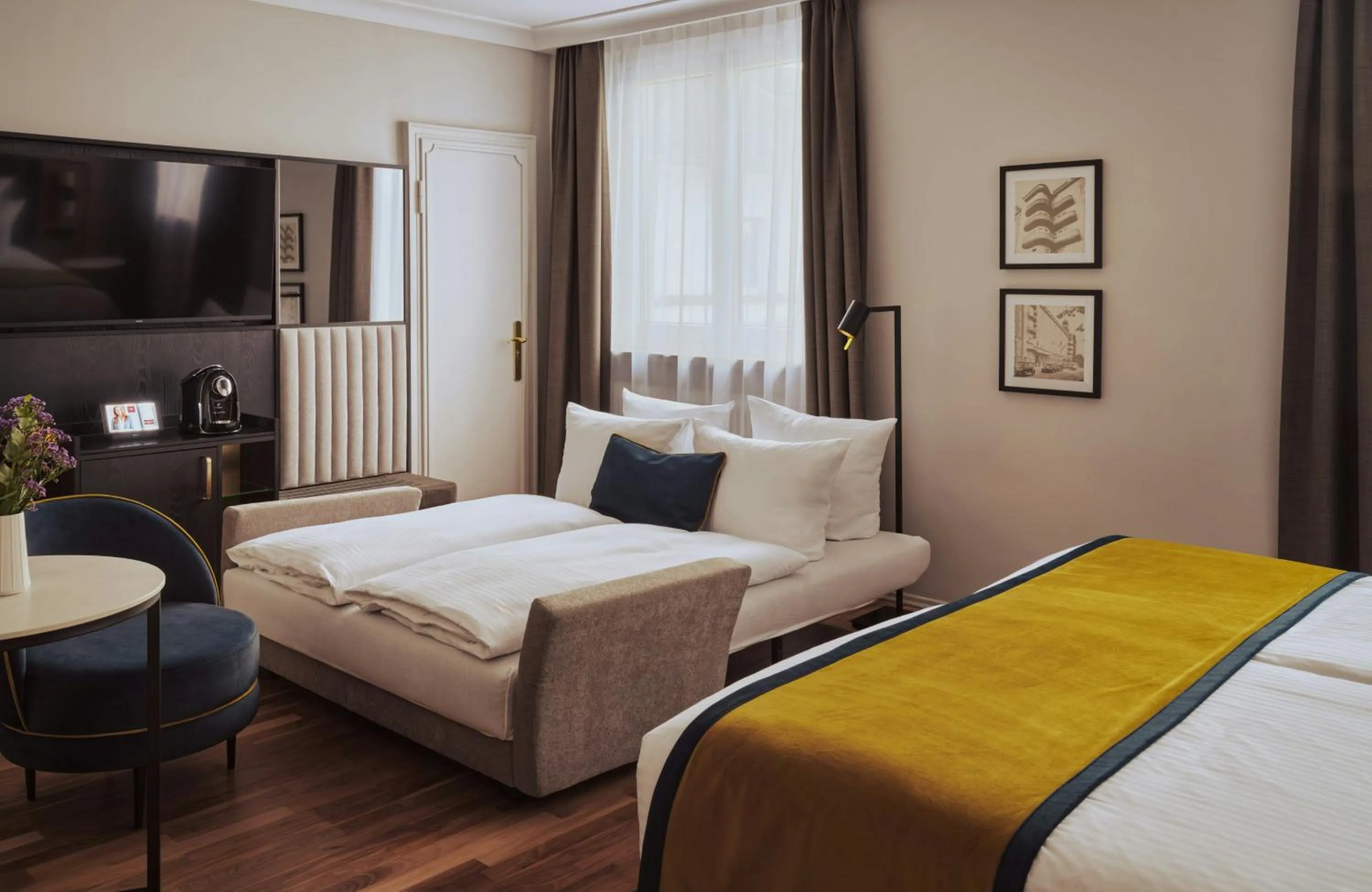 Photo of the whole room, Bed in Hotel Mannheimer Hof - Leonardo Limited Edition