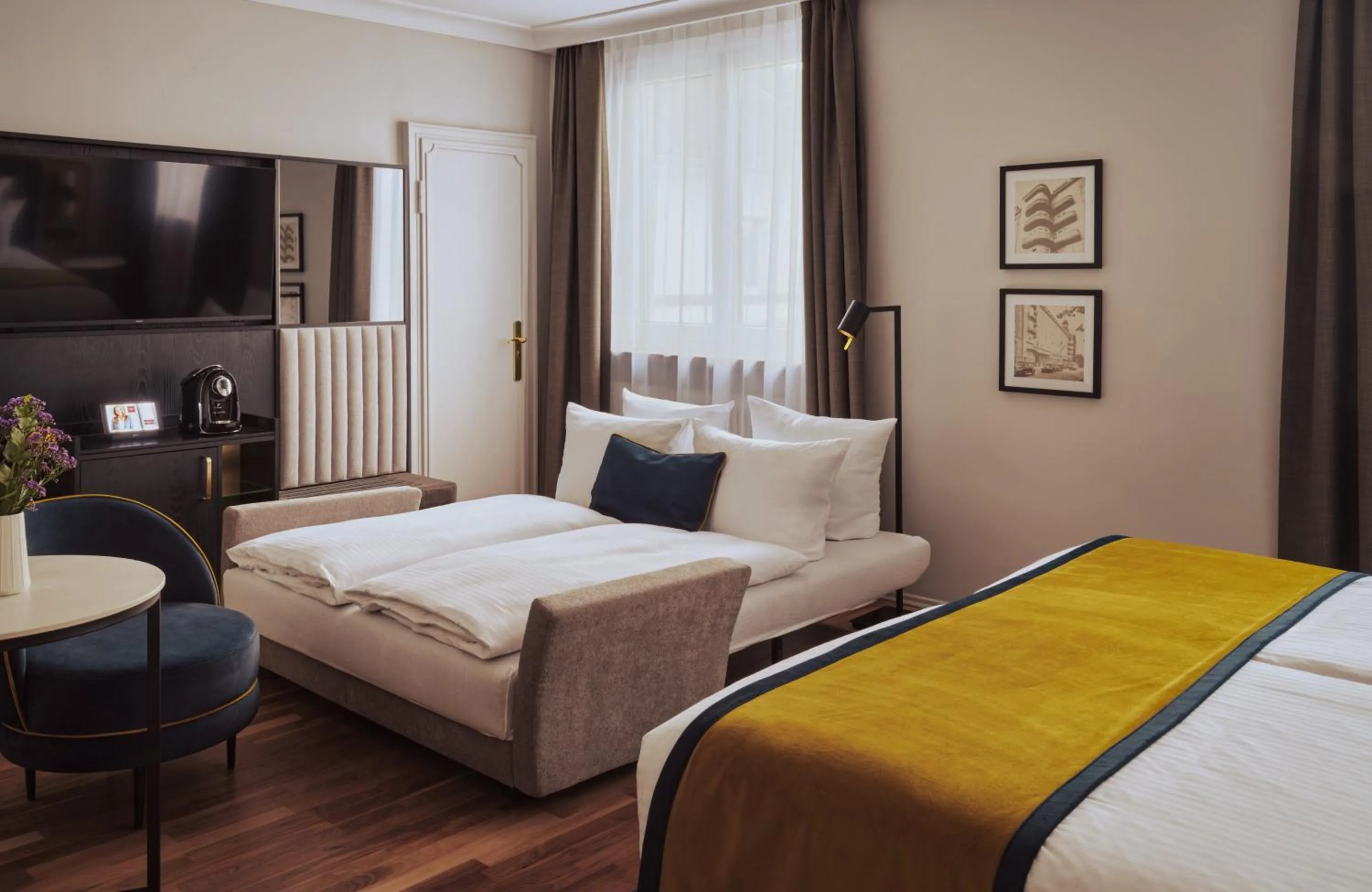 Photo of the whole room, Bed in Hotel Mannheimer Hof - Leonardo Limited Edition