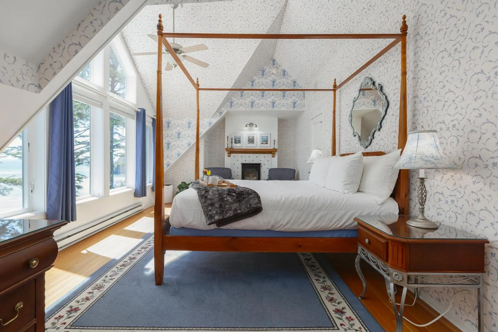 Photo of the whole room, Bed in Ocean House