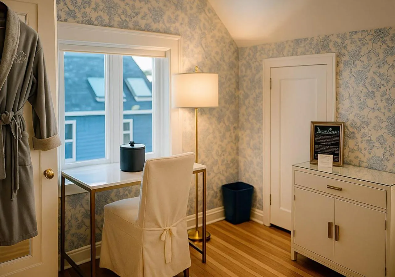 Guests, Bed in Ocean House