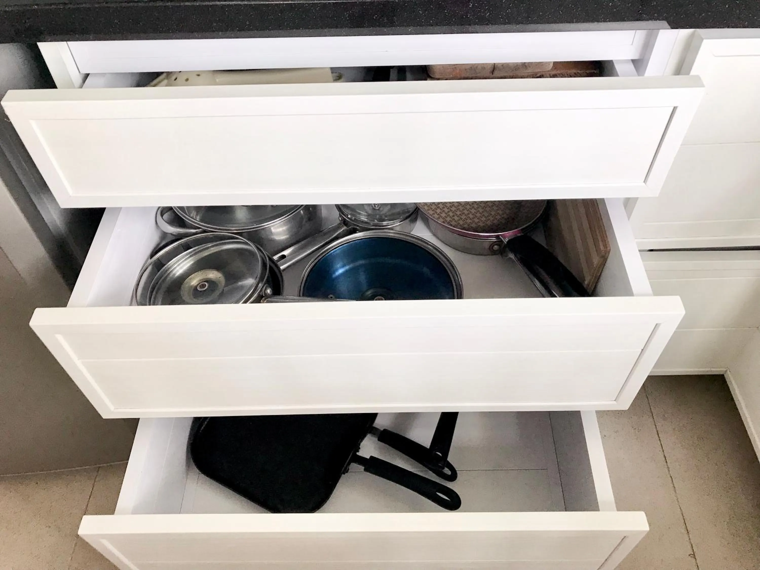 Kitchen or kitchenette in Marina Suites by Andiani Travel