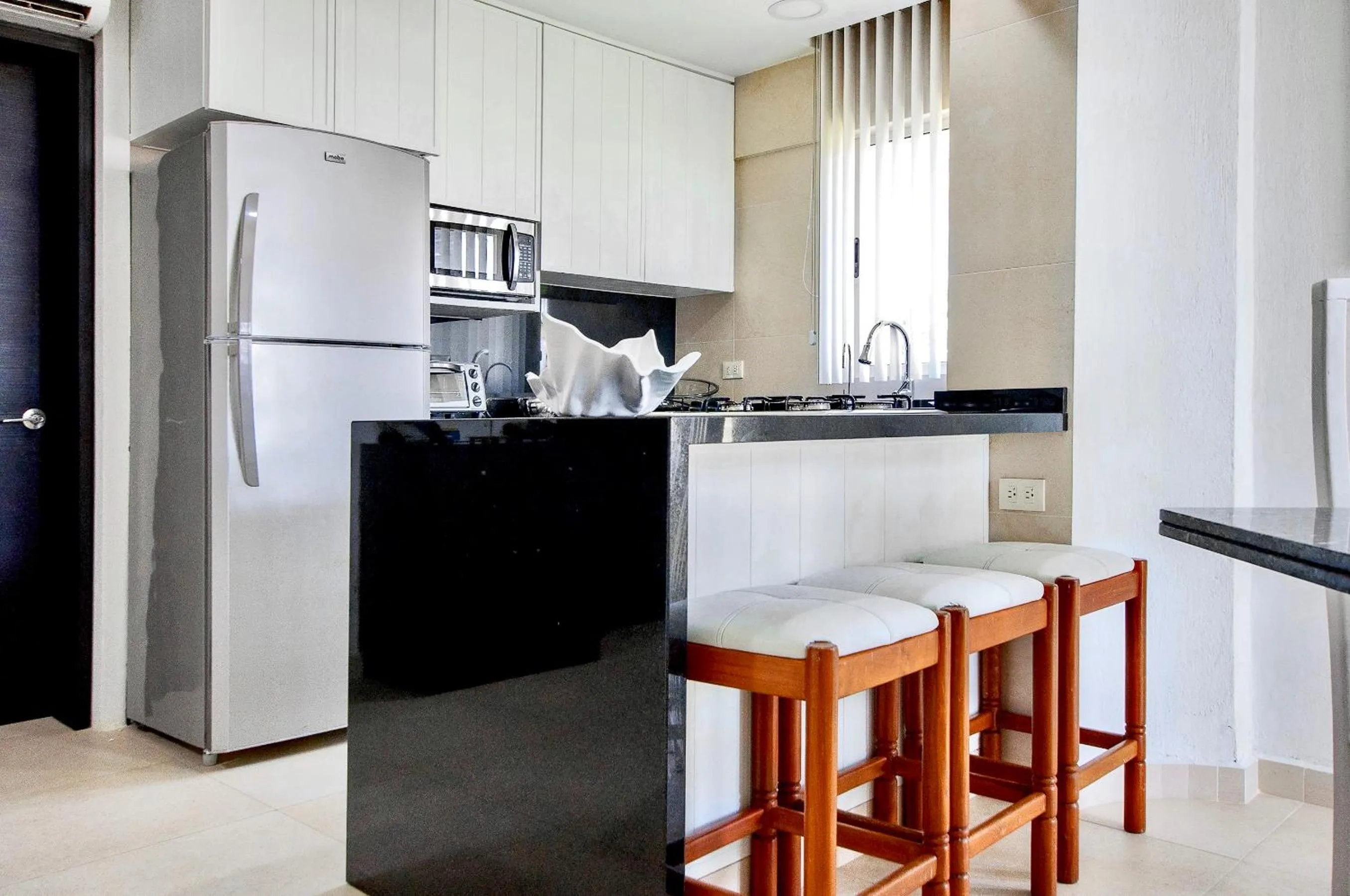 Kitchen or kitchenette in Marina Suites by Andiani Travel