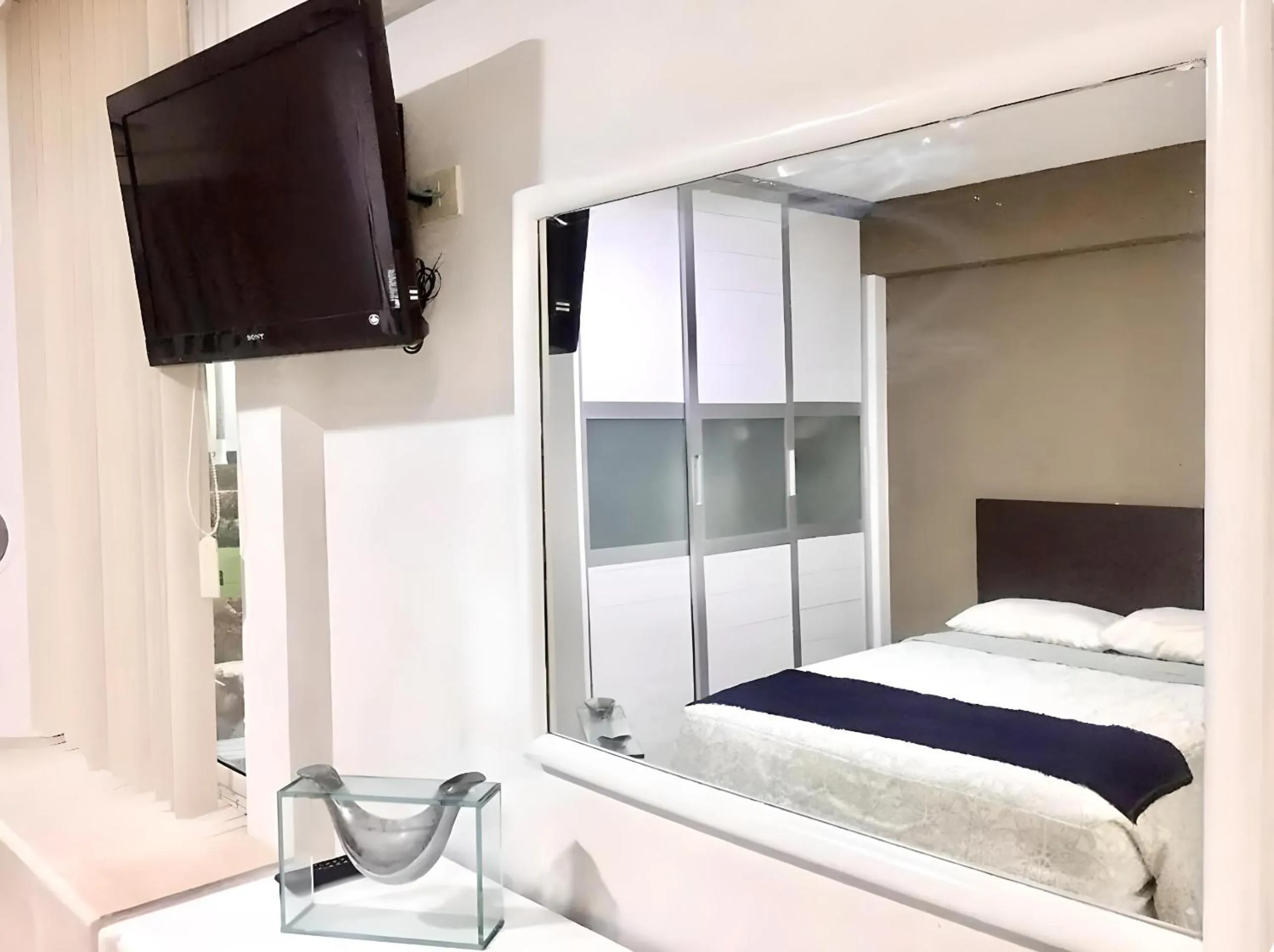 Bedroom, Bed in Marina Suites by Andiani Travel