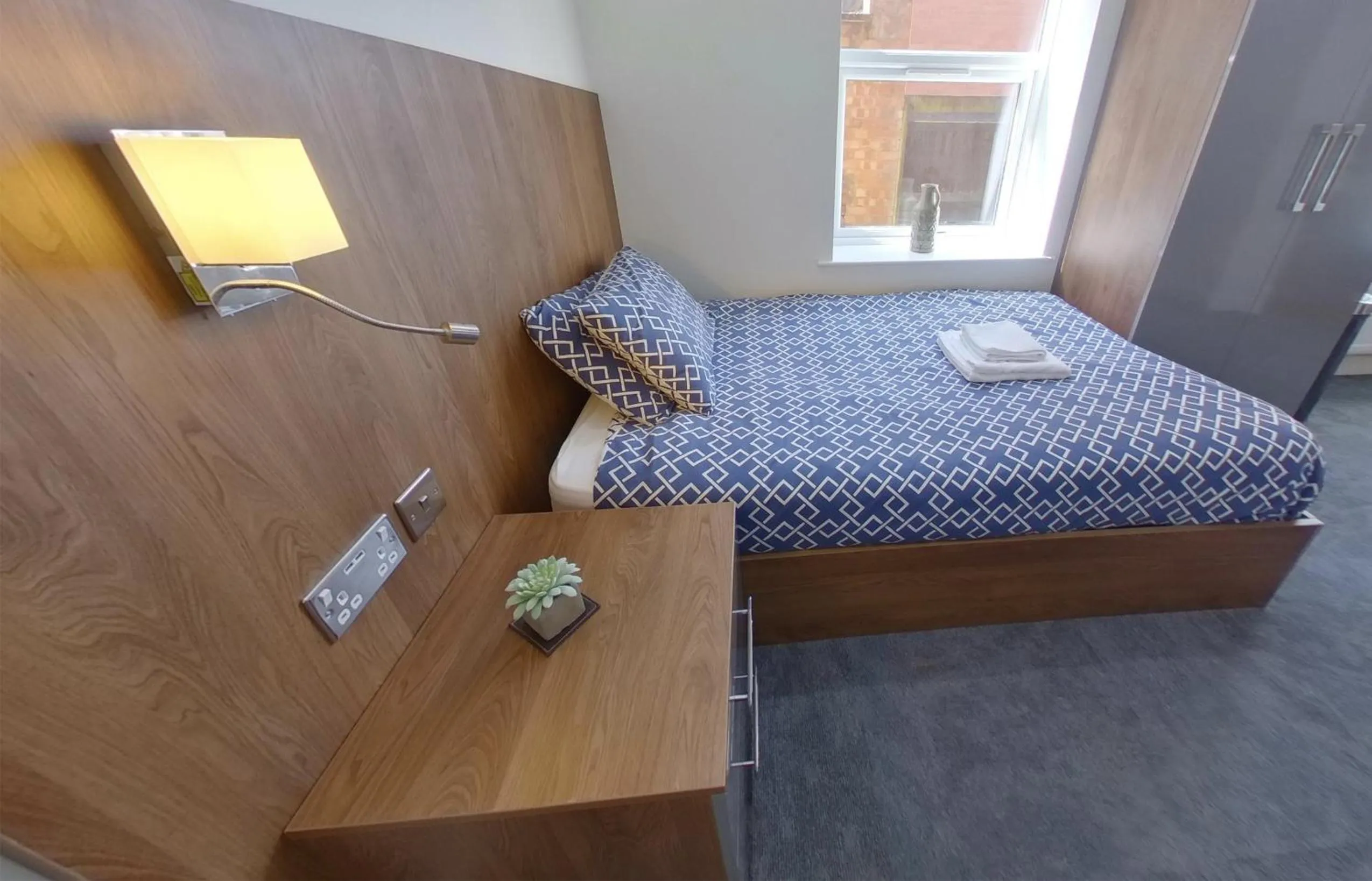 Bed in Victoria House - Deluxe Studios in Coventry City Centre, free parking, by COVSTAYS