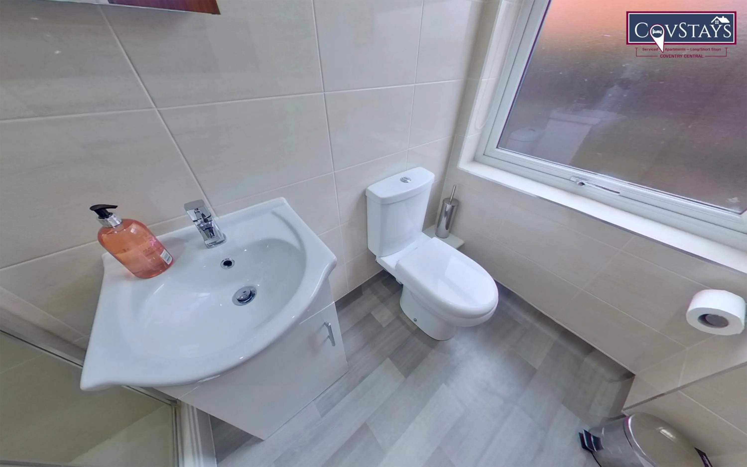 Victoria House - Deluxe Studios in Coventry City Centre, free parking, by COVSTAYS