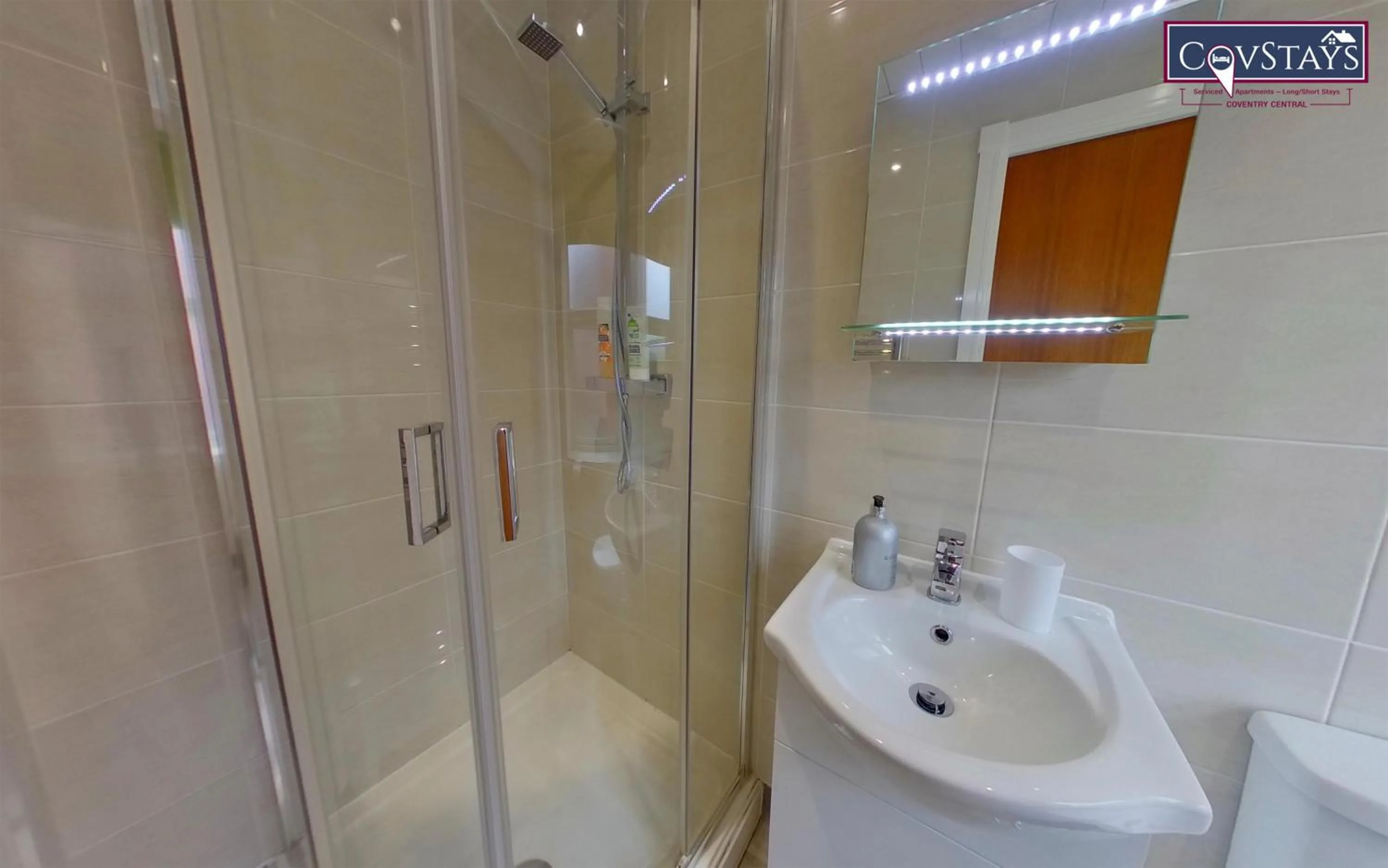 Victoria House - Deluxe Studios in Coventry City Centre, free parking, by COVSTAYS