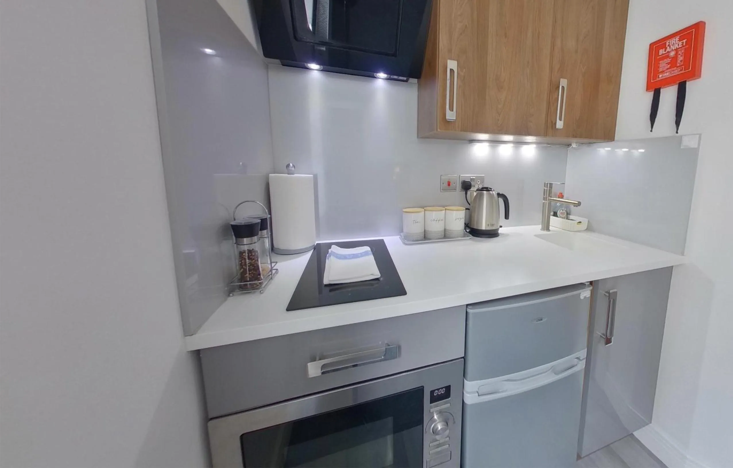 Victoria House - Deluxe Studios in Coventry City Centre, free parking, by COVSTAYS