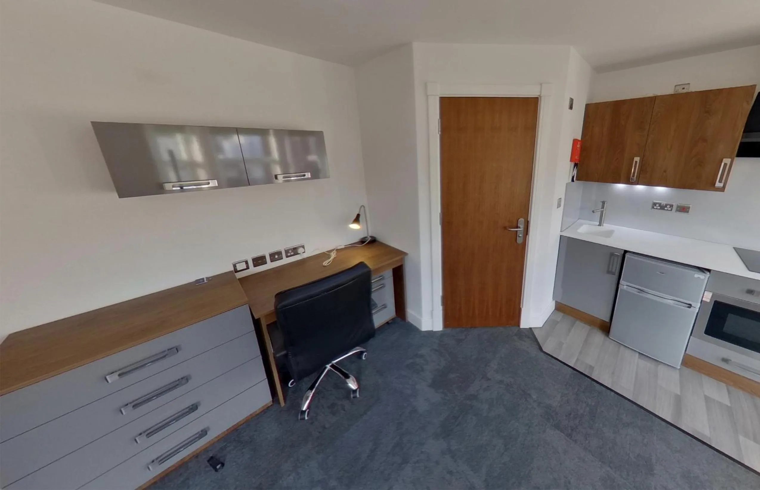 Victoria House - Deluxe Studios in Coventry City Centre, free parking, by COVSTAYS