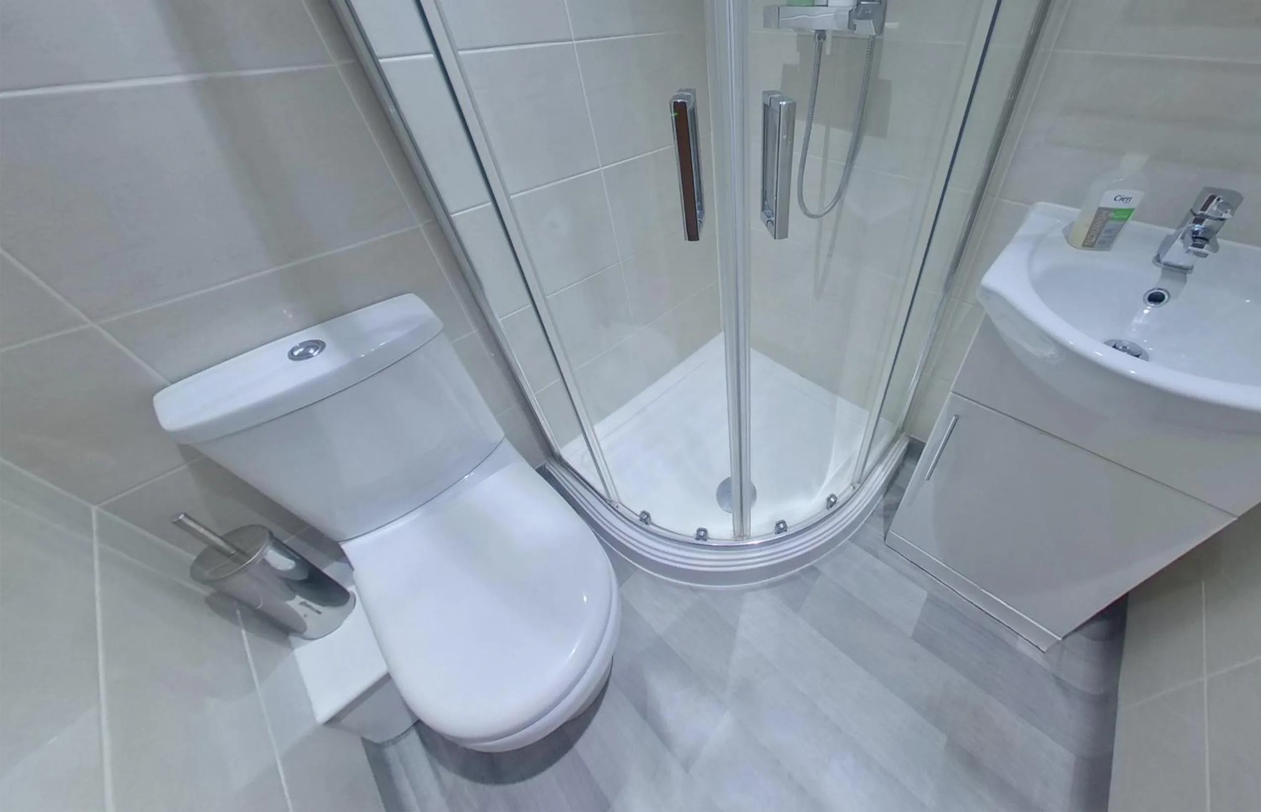 Victoria House - Deluxe Studios in Coventry City Centre, free parking, by COVSTAYS