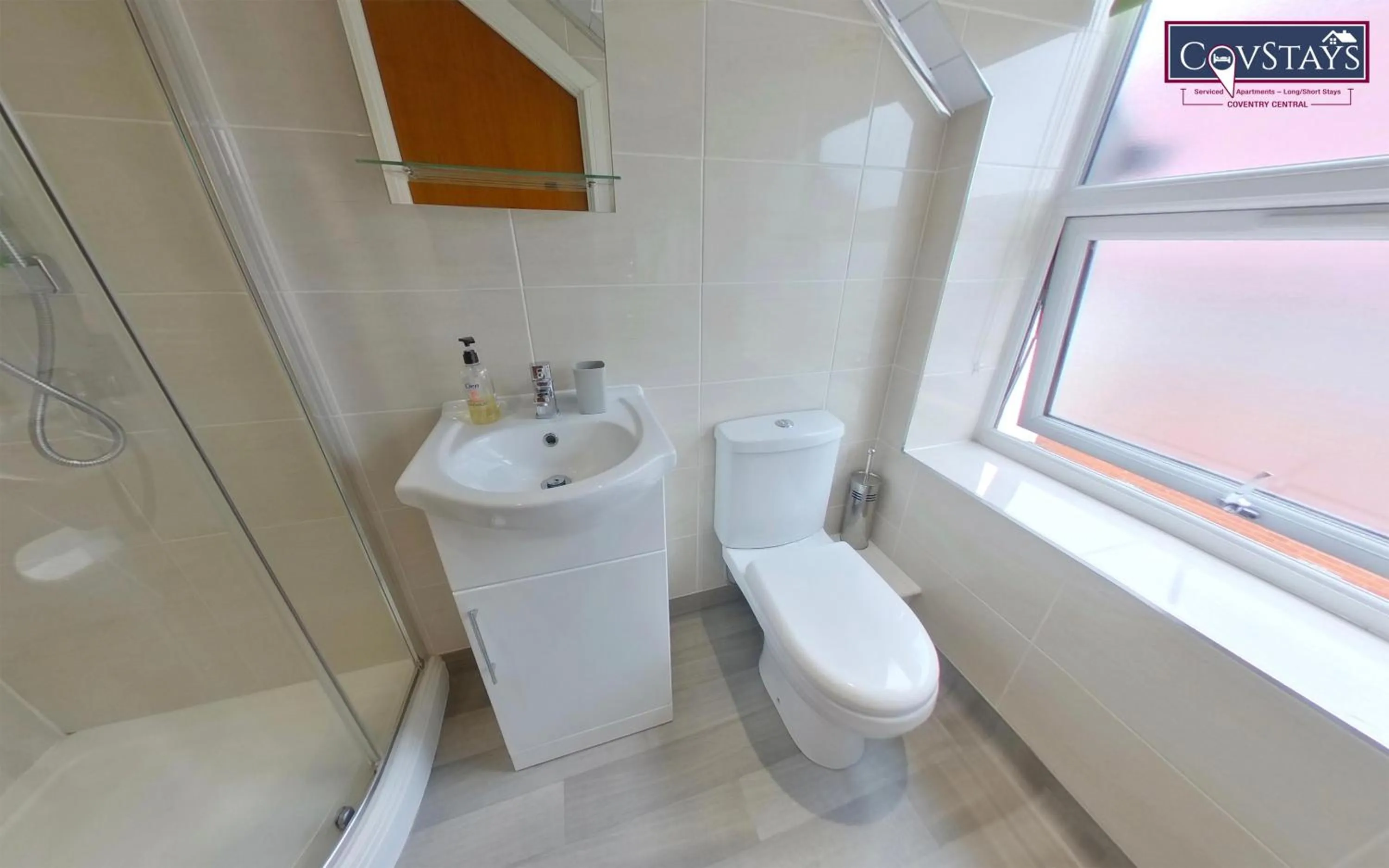 Victoria House - Deluxe Studios in Coventry City Centre, free parking, by COVSTAYS