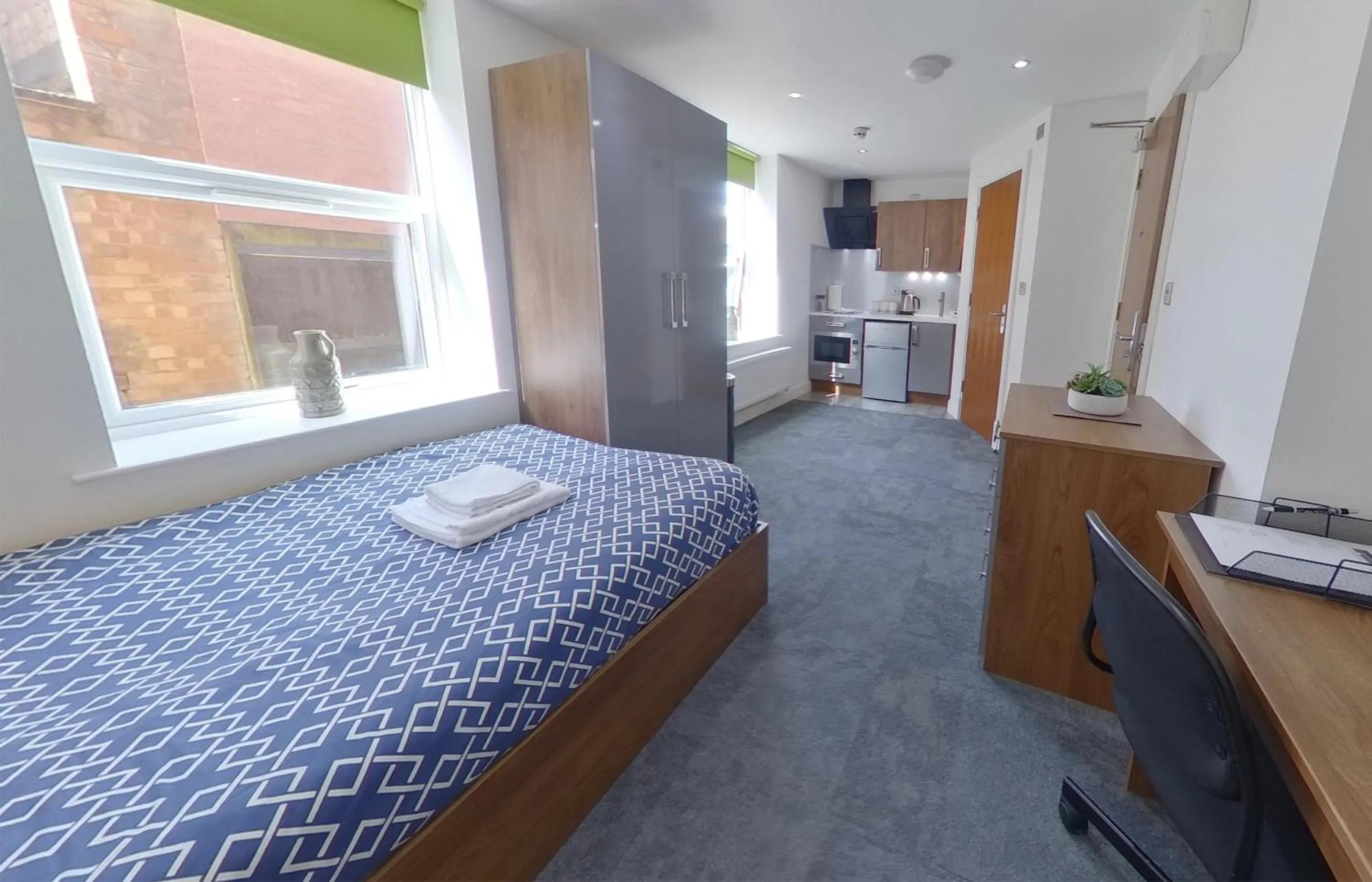 Bed in Victoria House - Deluxe Studios in Coventry City Centre, free parking, by COVSTAYS