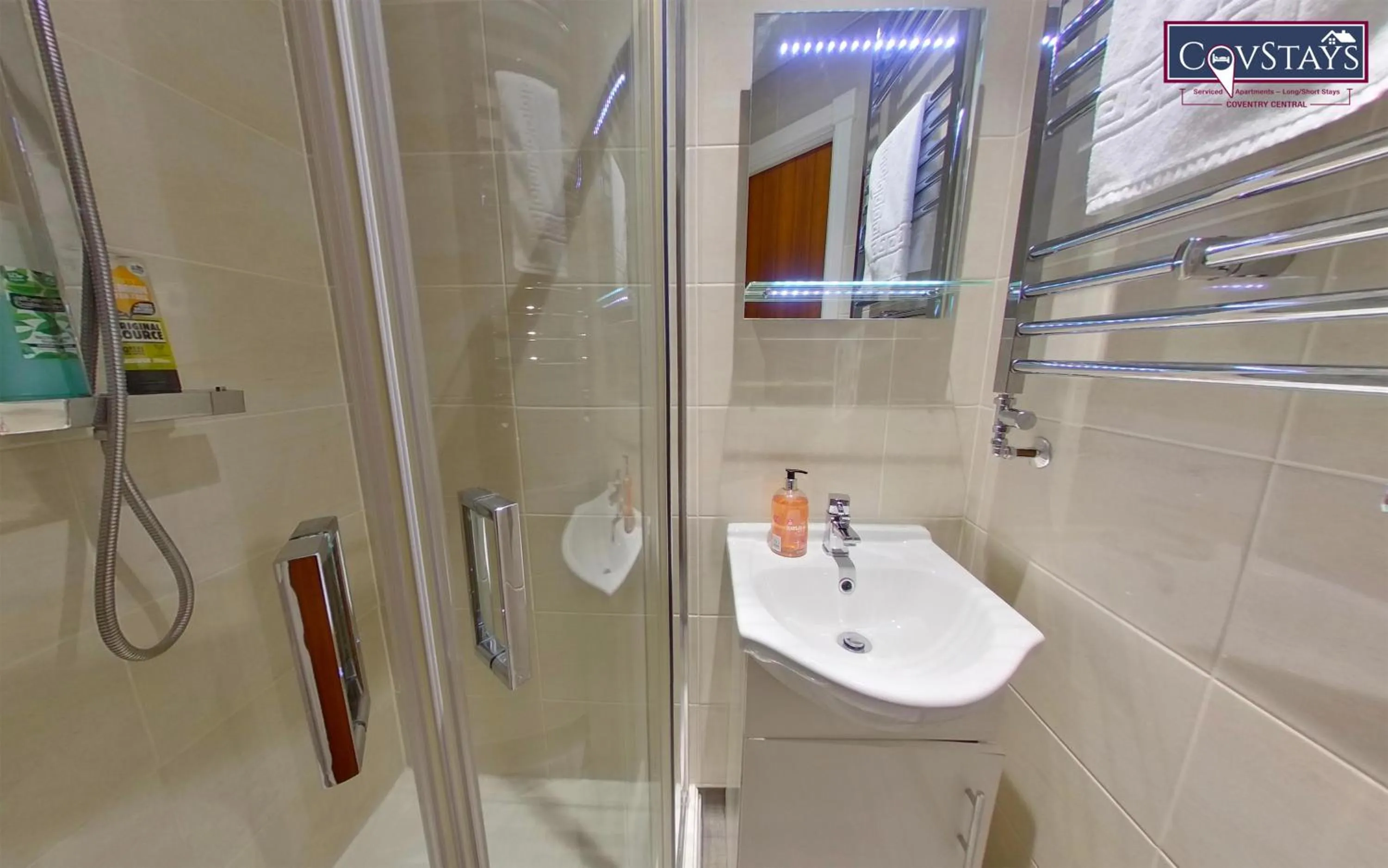 Victoria House - Deluxe Studios in Coventry City Centre, free parking, by COVSTAYS