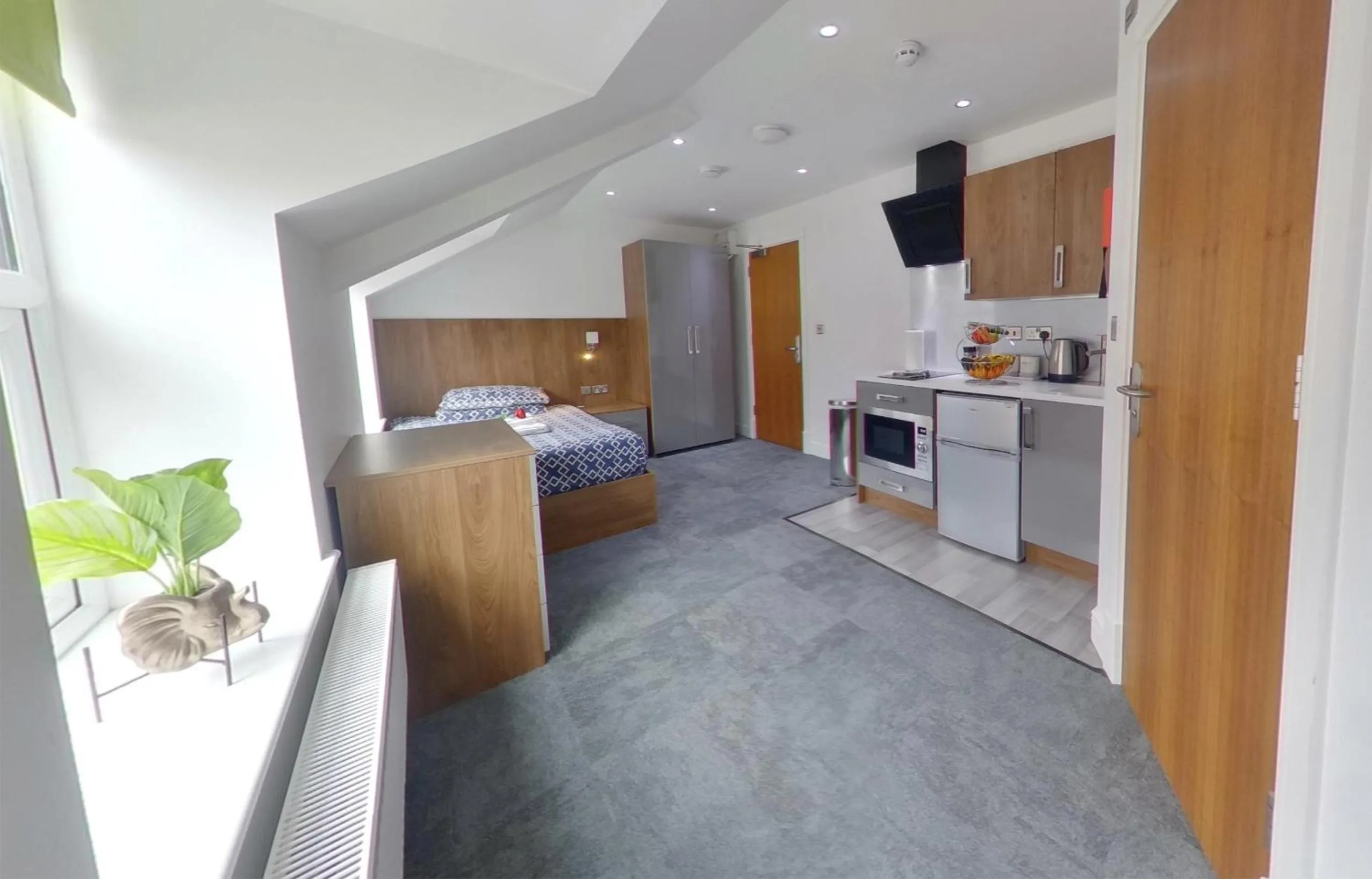 Bed in Victoria House - Deluxe Studios in Coventry City Centre, free parking, by COVSTAYS