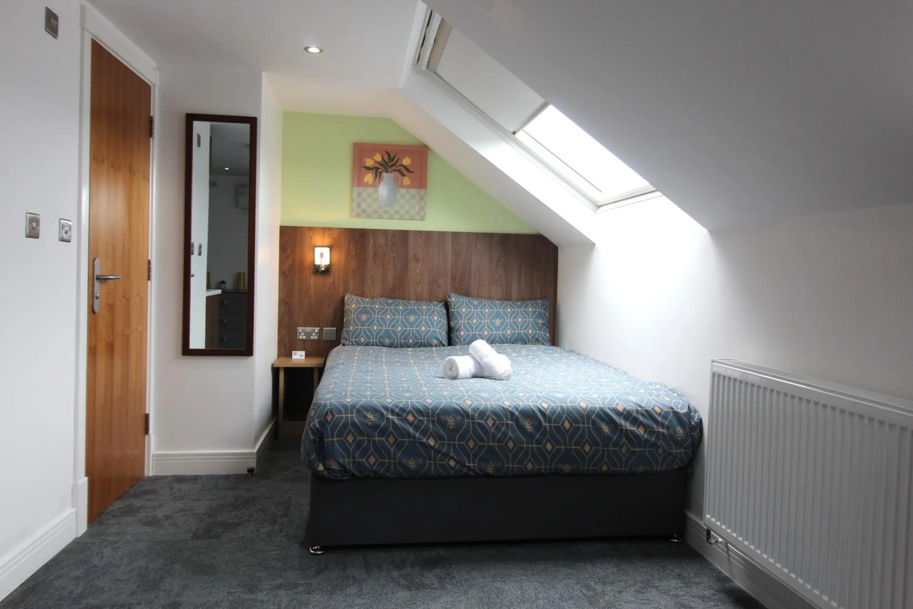Victoria House - Deluxe Studios in Coventry City Centre, free parking, by COVSTAYS