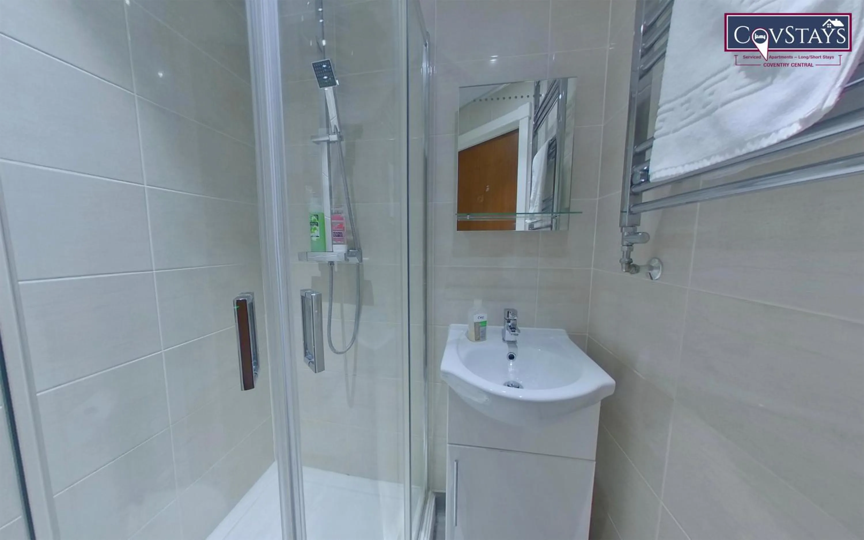 Victoria House - Deluxe Studios in Coventry City Centre, free parking, by COVSTAYS