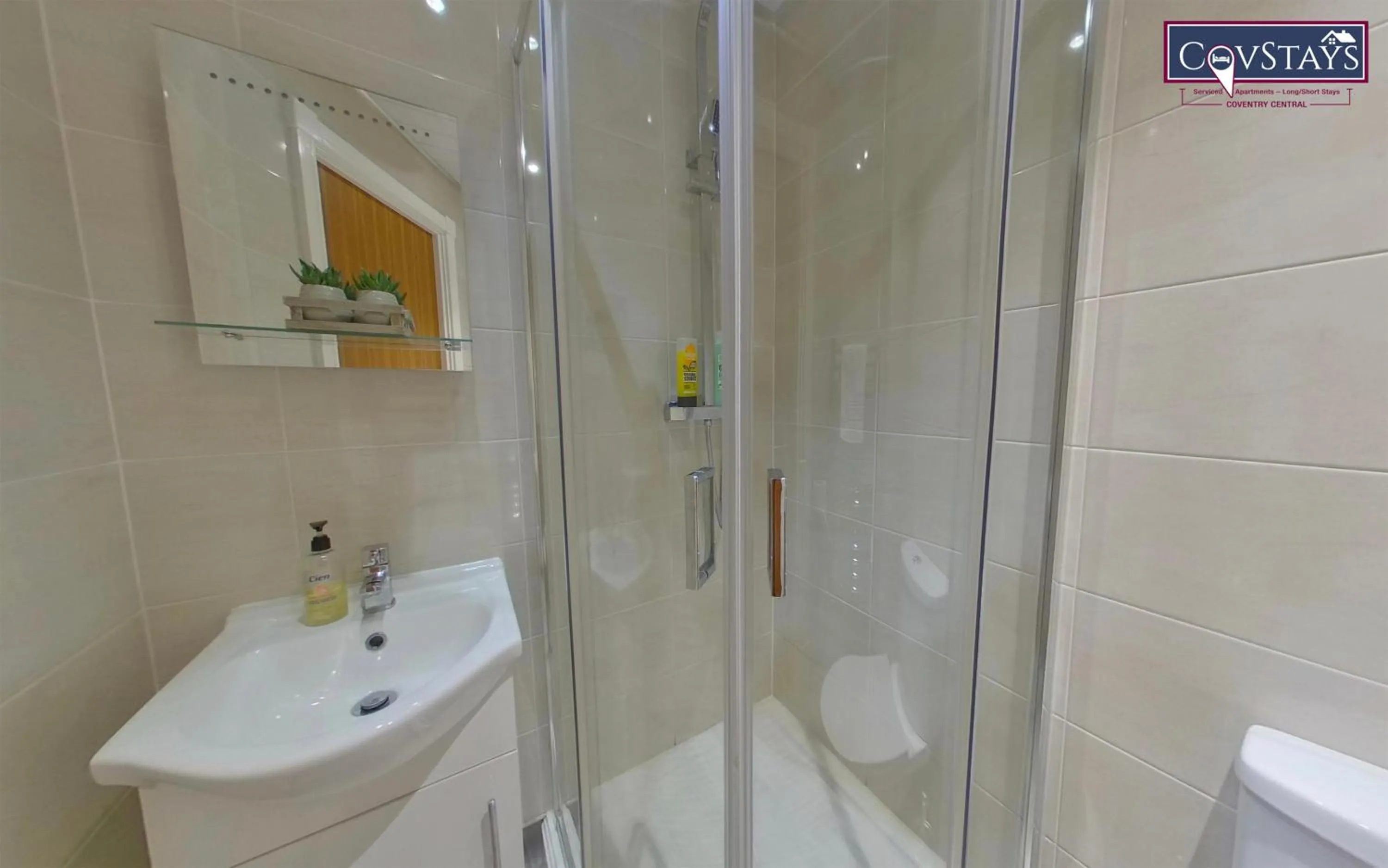 Victoria House - Deluxe Studios in Coventry City Centre, free parking, by COVSTAYS