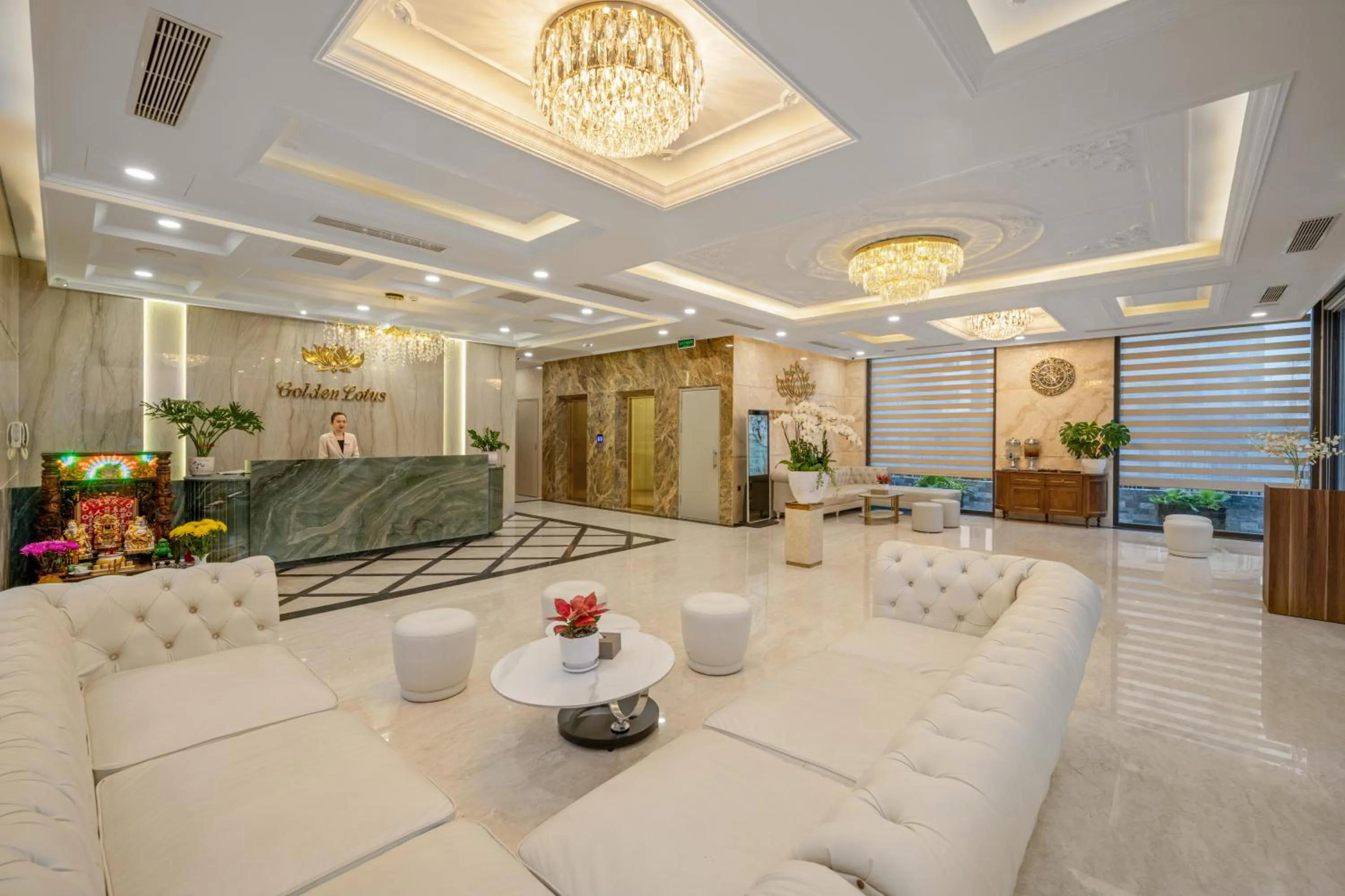 Lobby or reception in Golden Lotus Hotel Da Nang - Rooftop Bar Sea View
