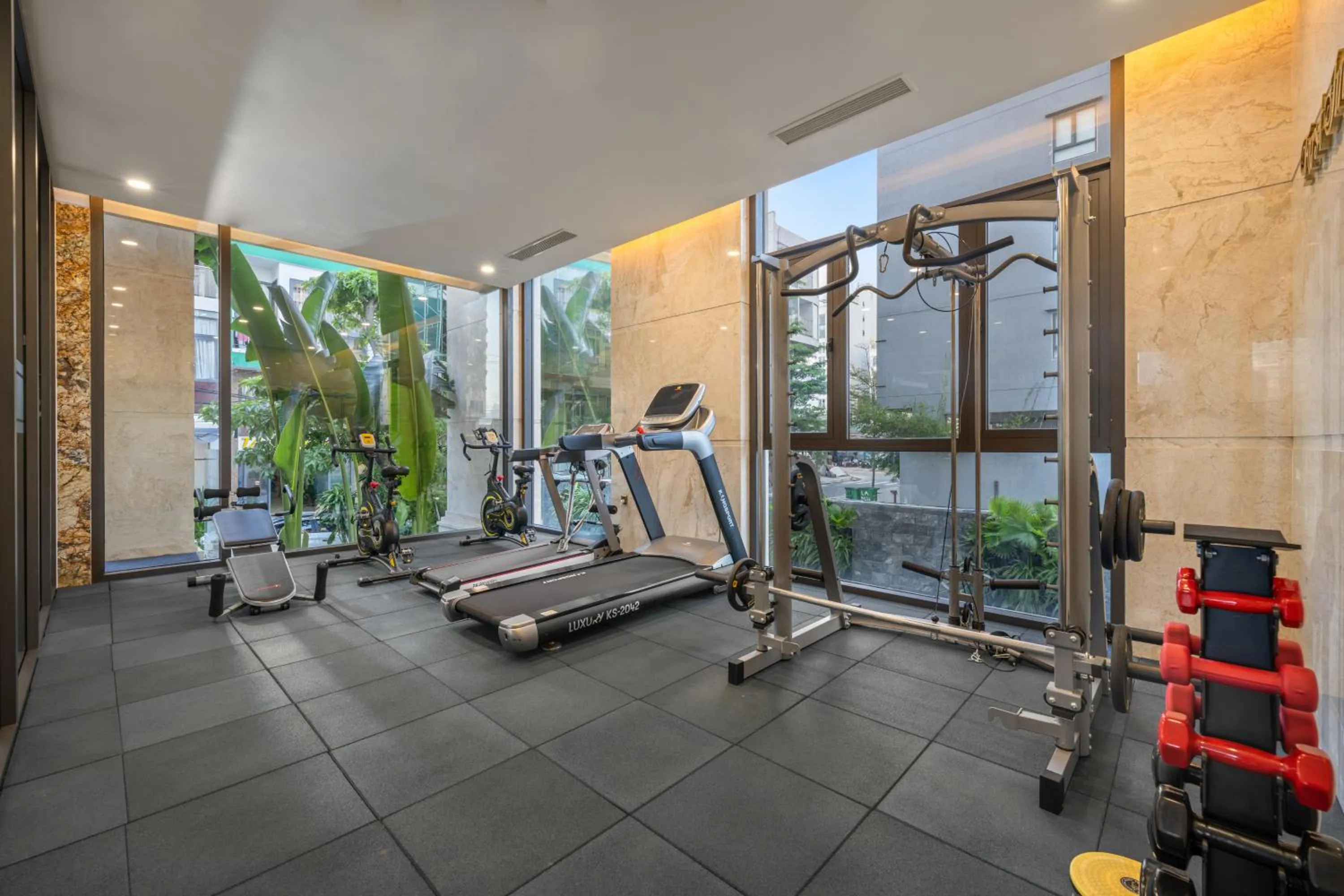 Sports in Golden Lotus Hotel Da Nang - Rooftop Bar Sea View