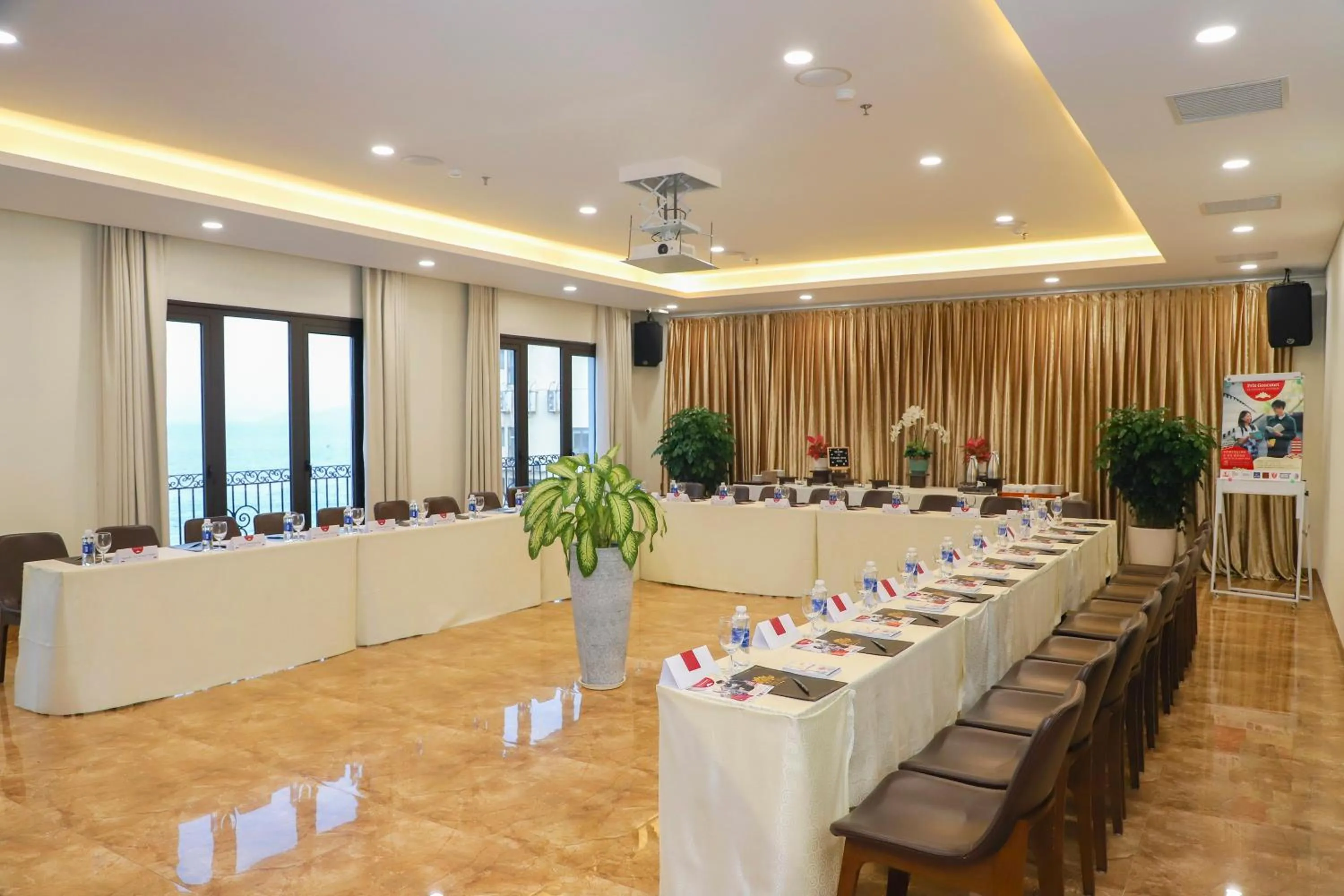 Meeting/conference room in Golden Lotus Hotel Da Nang - Rooftop Bar Sea View