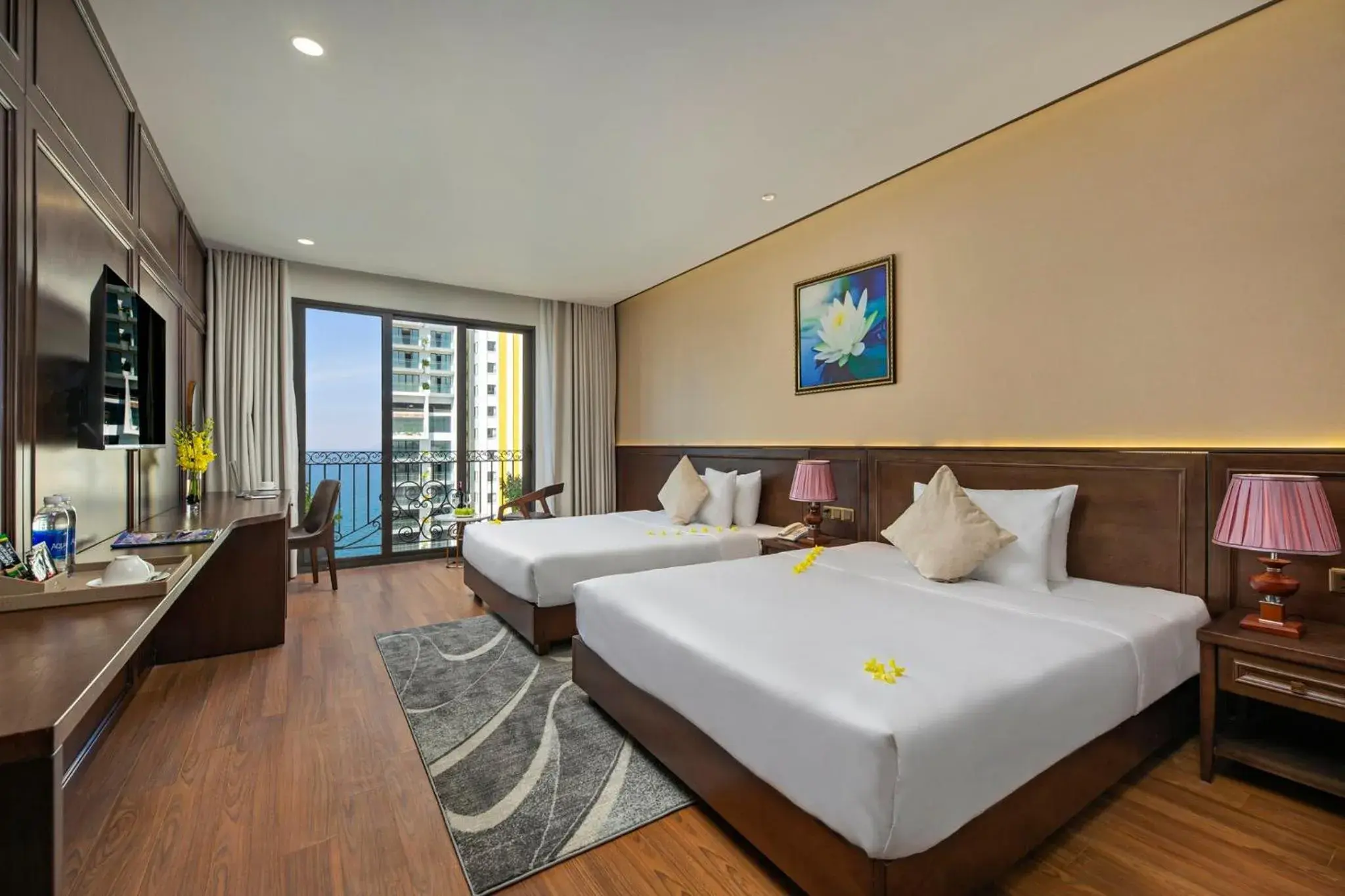 Bedroom, Bed in Golden Lotus Hotel Da Nang - Rooftop Bar Sea View Bedroom, Bed in Golden Lotus Hotel Da Nang - Rooftop Bar Sea View