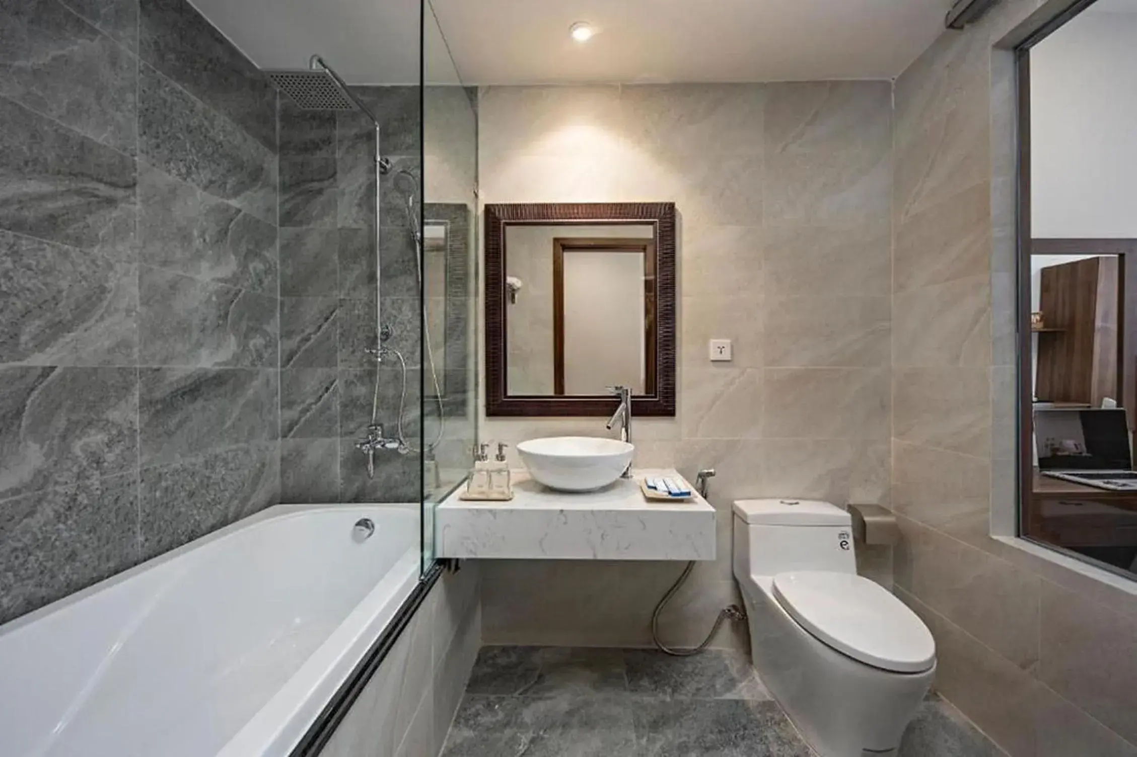 Bathroom in Capecia Danang Hotel and Apartment Bathroom in Capecia Danang Hotel and Apartment