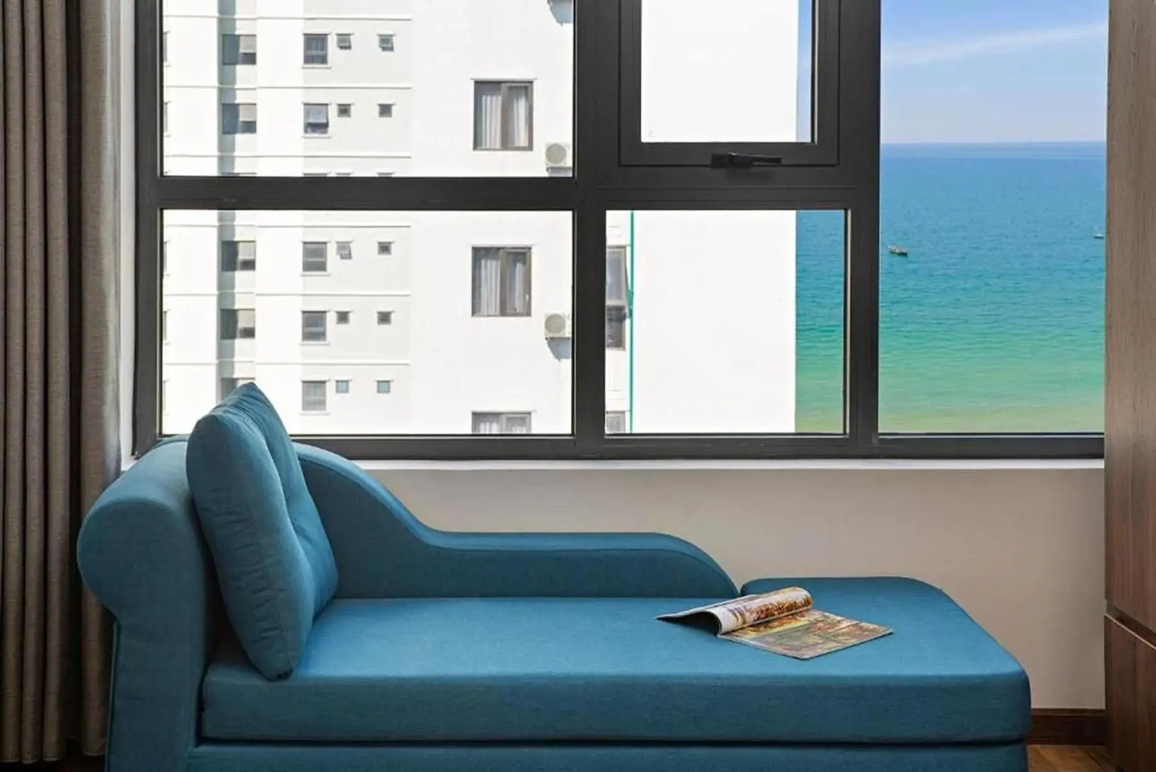 Deluxe Double Room with Sea View in Capecia Danang Hotel and Apartment Deluxe Double Room with Sea View in Capecia Danang Hotel and Apartment