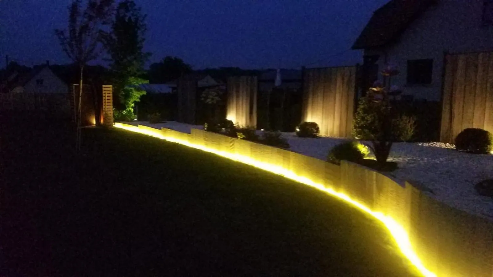 Night in Le Jardin des Pies