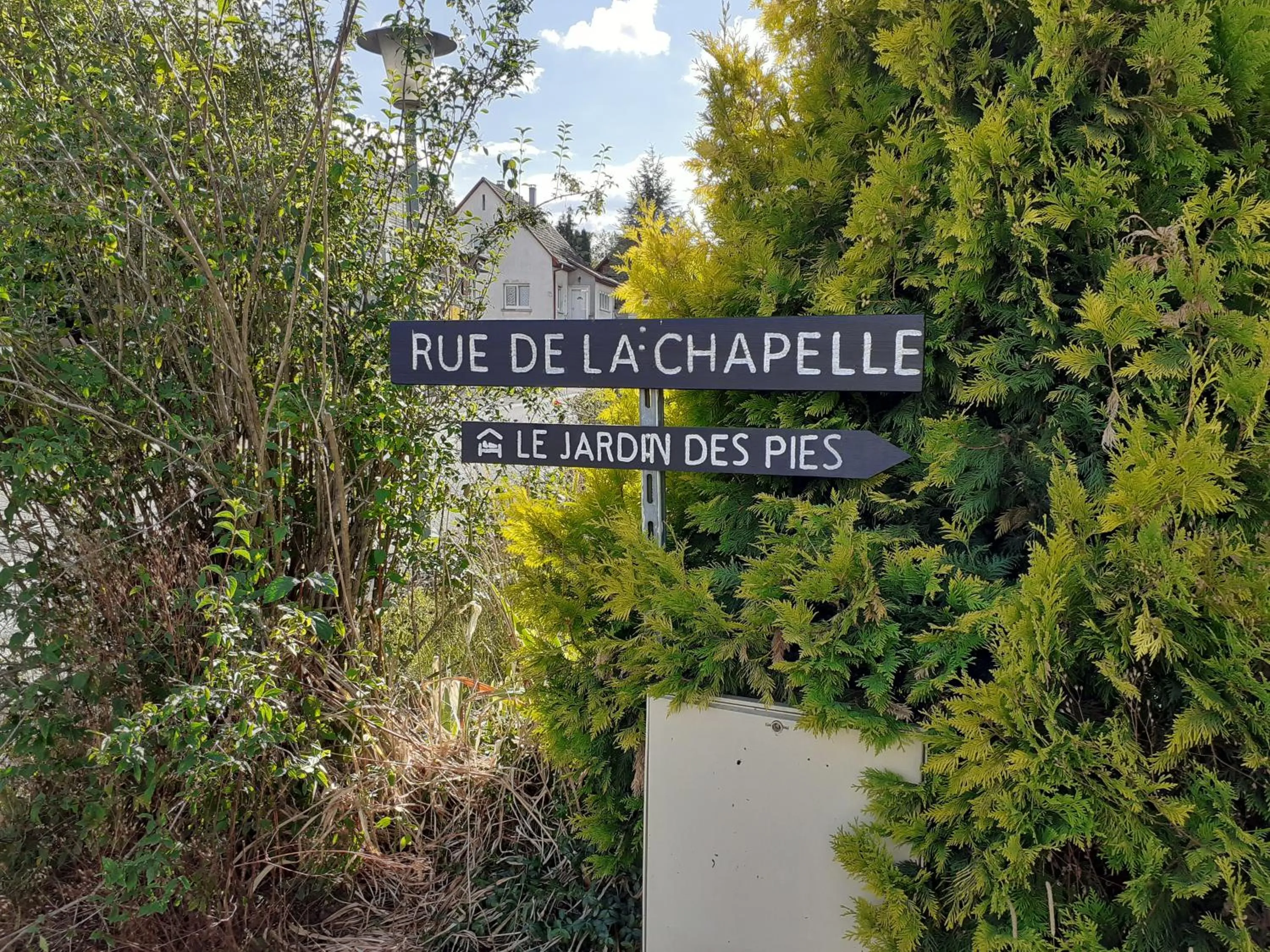 Street view in Le Jardin des Pies