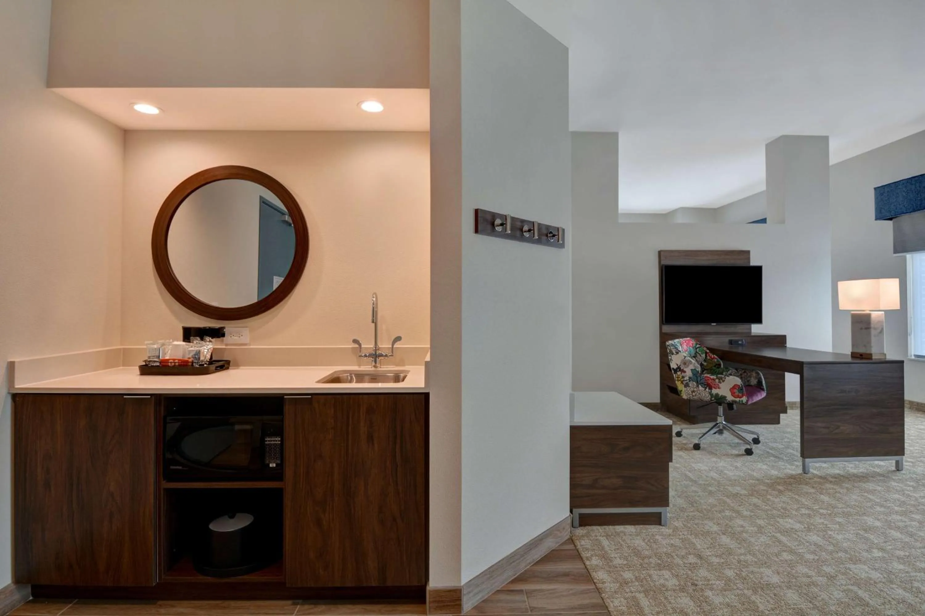 Photo of the whole room in Hampton Inn & Suites Nashville Downtown Capitol View, Tn