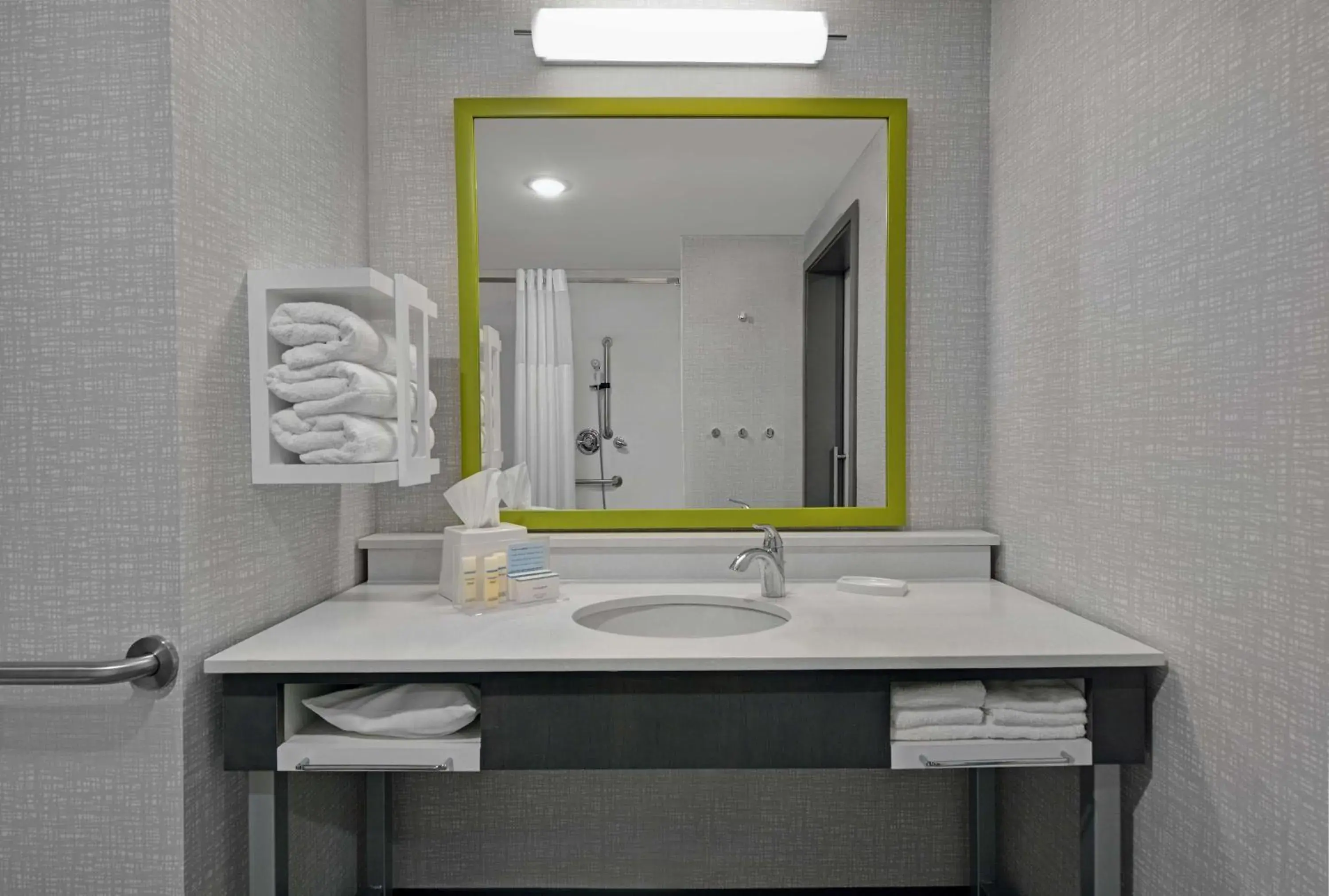 Bathroom in Hampton Inn And Suites Macclenny I-10 Bathroom in Hampton Inn And Suites Macclenny I-10