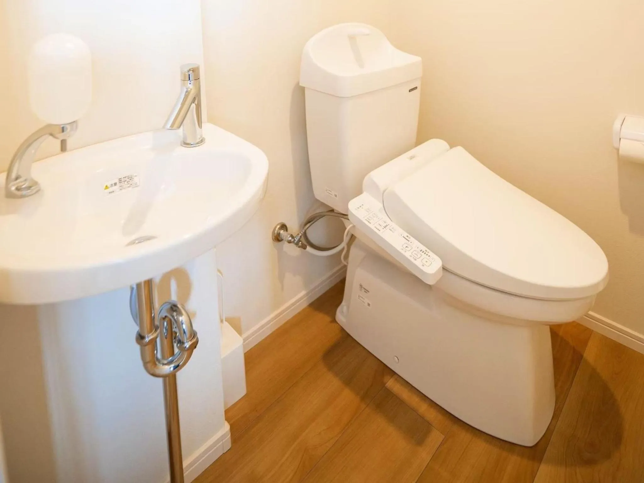 Toilet in Hotel Tomas Asahibashi Station