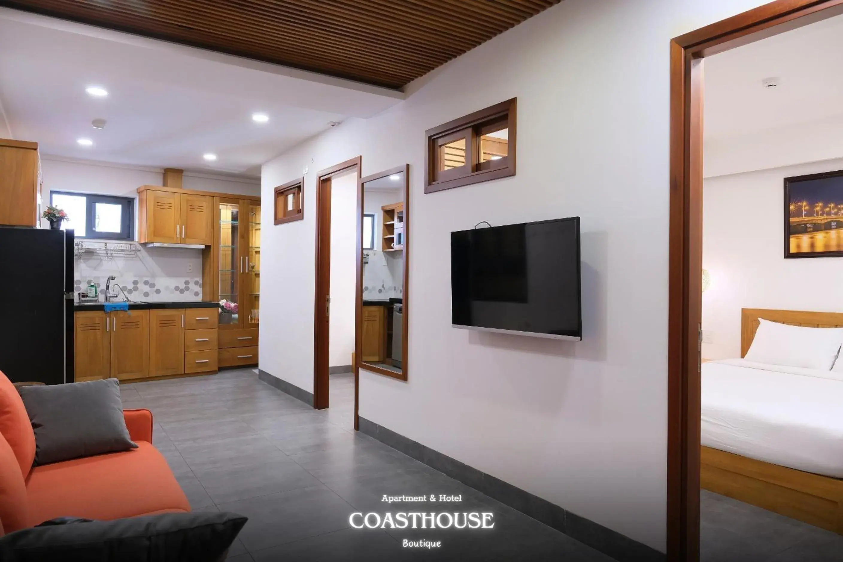 Communal lounge/ TV room in Coast House Boutique Hotel Communal lounge/ TV room in Coast House Boutique Hotel