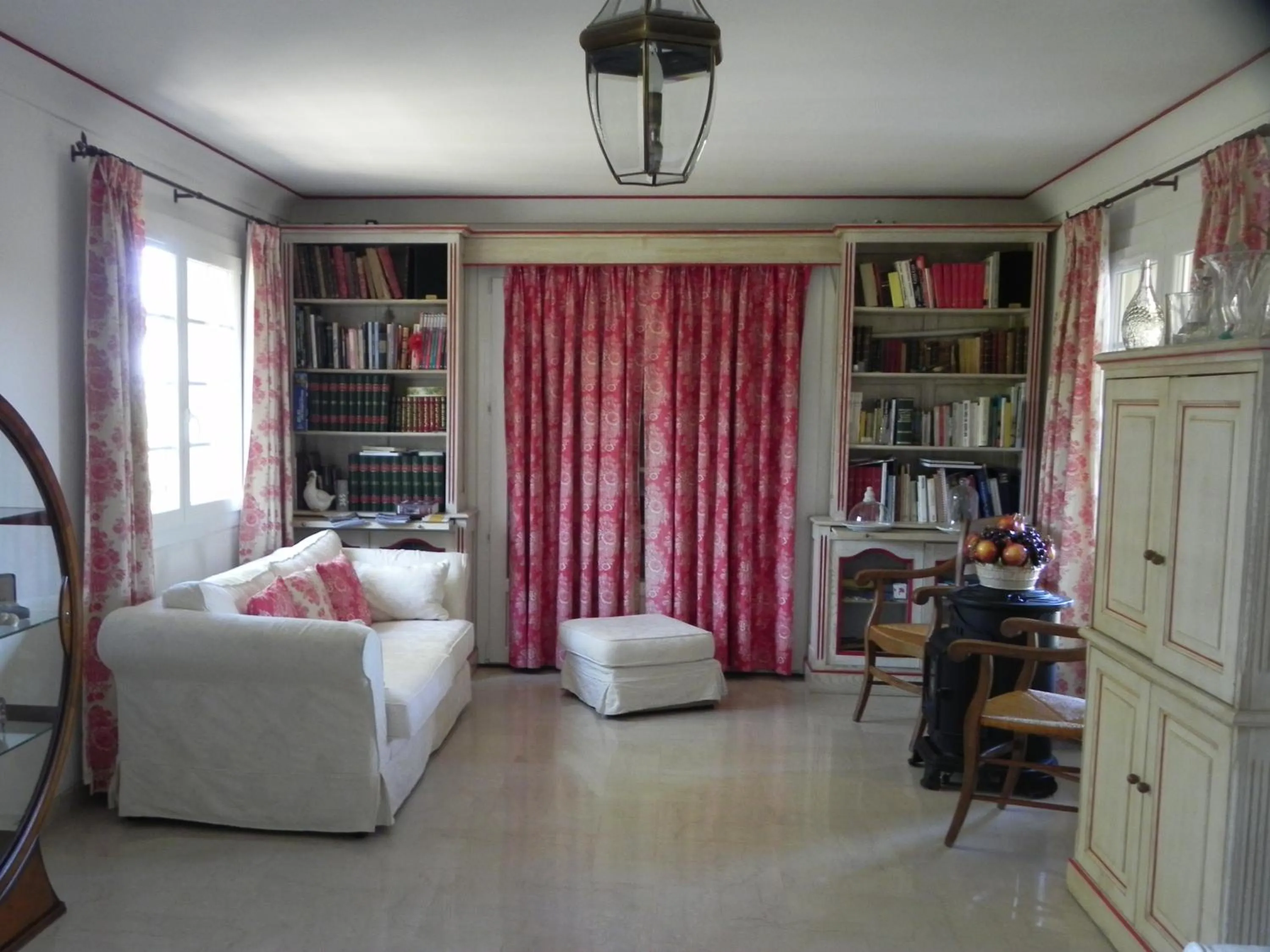 Communal lounge/ TV room in Chambre d'hôte "Avignon"